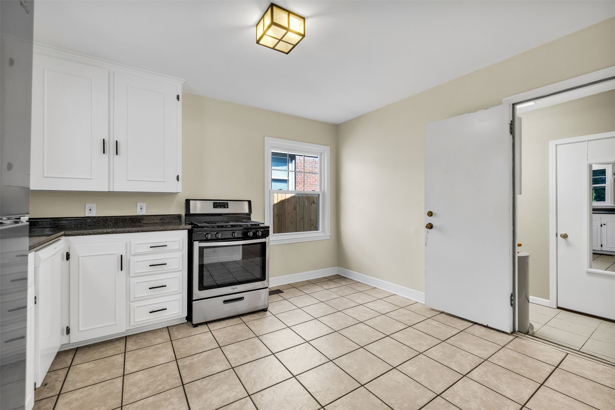 1634 S Lewis Place Property Photo 10