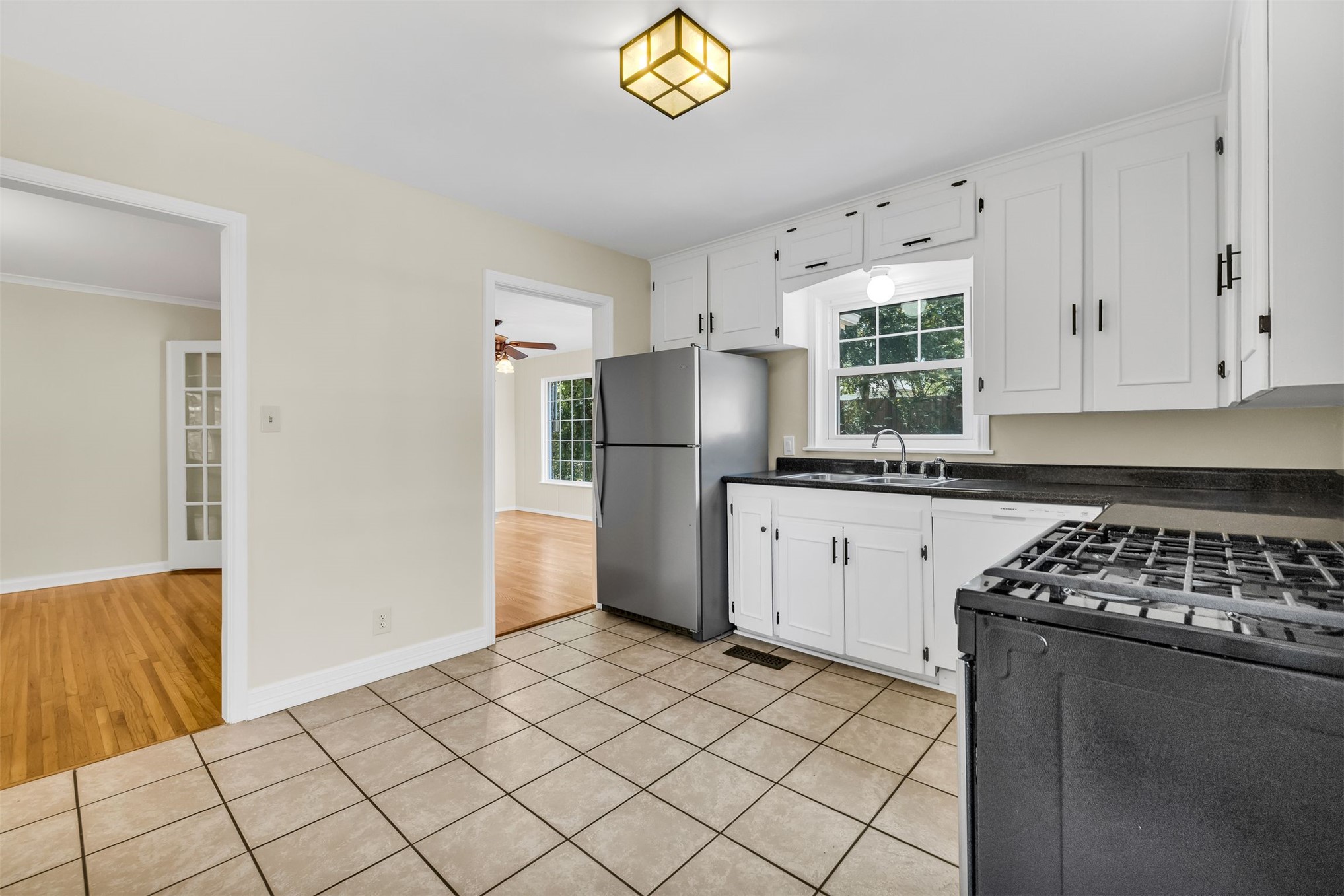 1634 S Lewis Place Property Photo 12