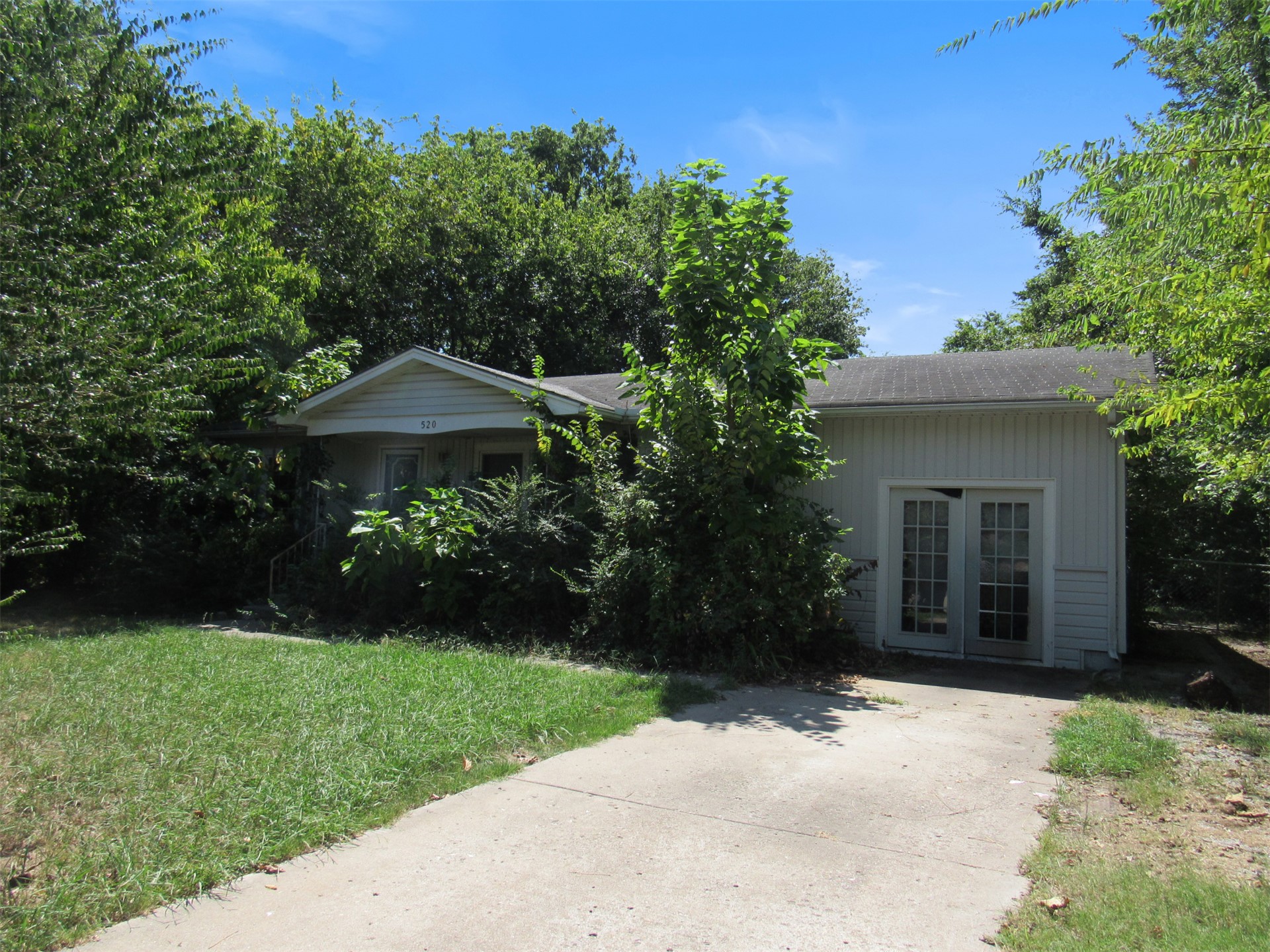 520 E Oklahoma Street Property Photo 1