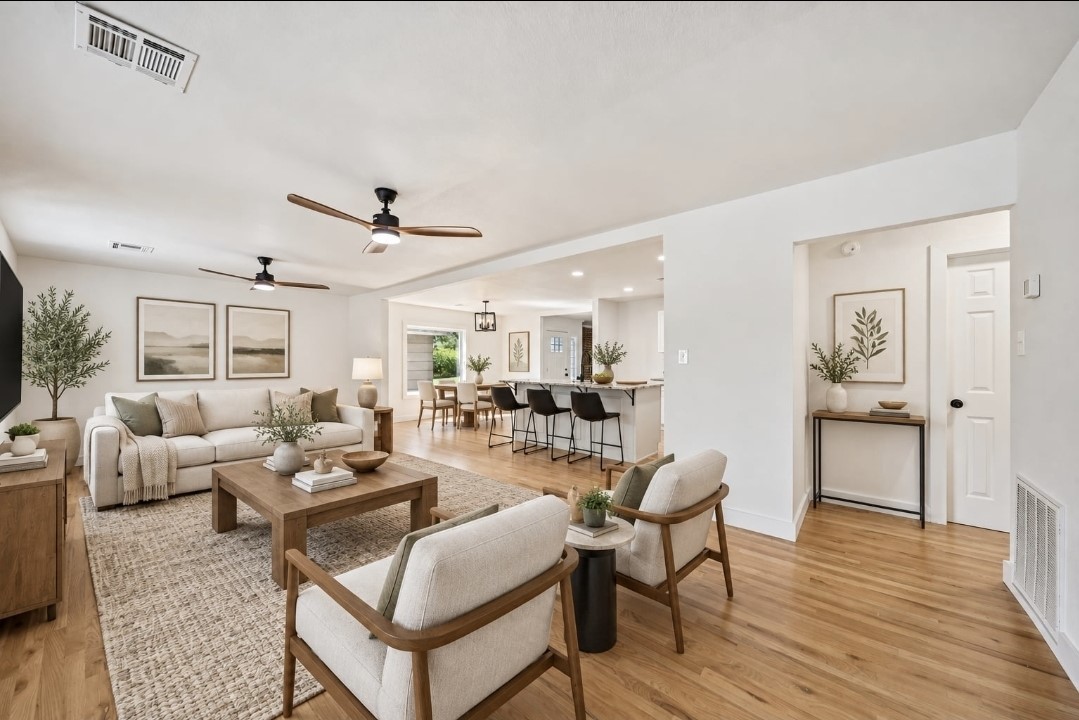 512 W Dallas Street Property Photo 4