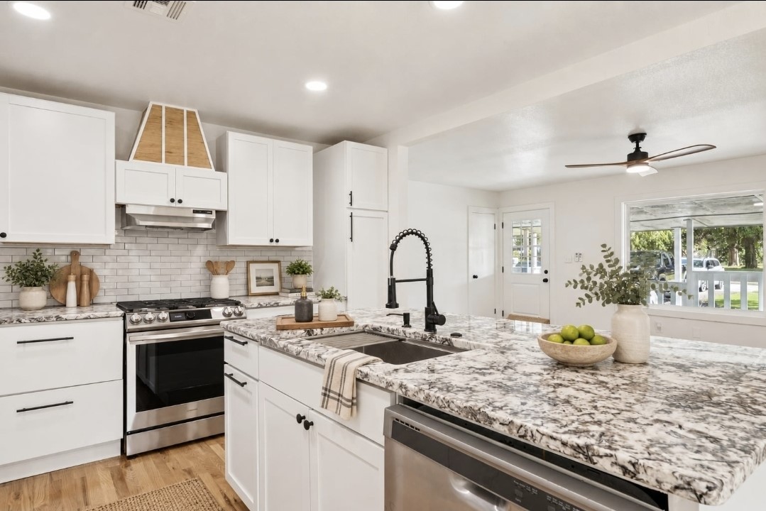 512 W Dallas Street Property Photo 6