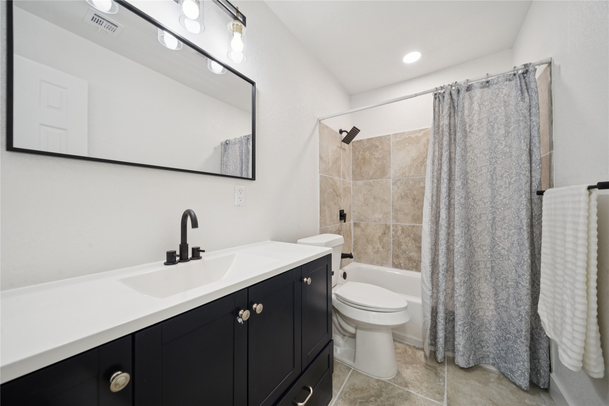 512 W Dallas Street Property Photo 15