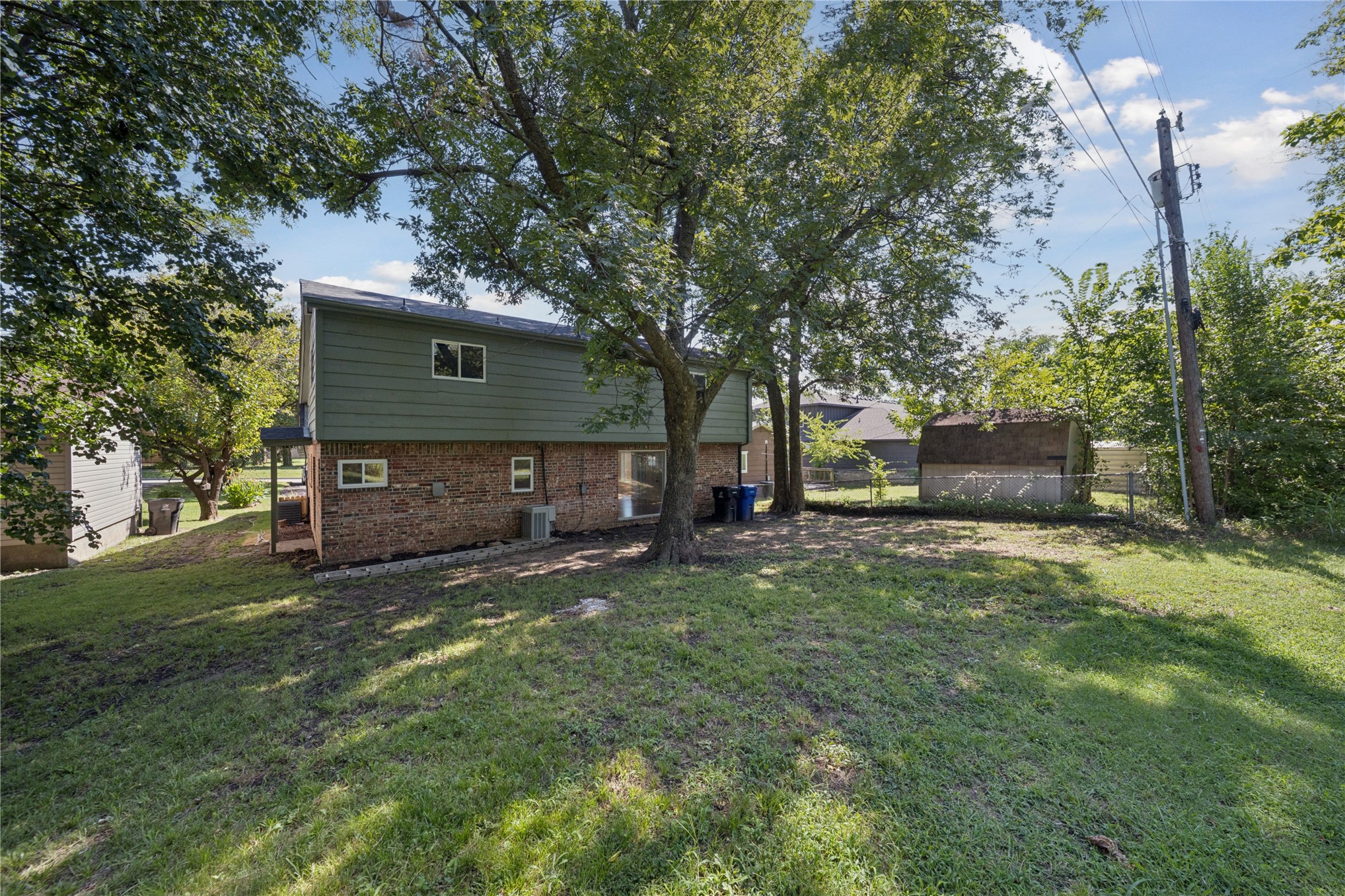 512 W Dallas Street Property Photo 16