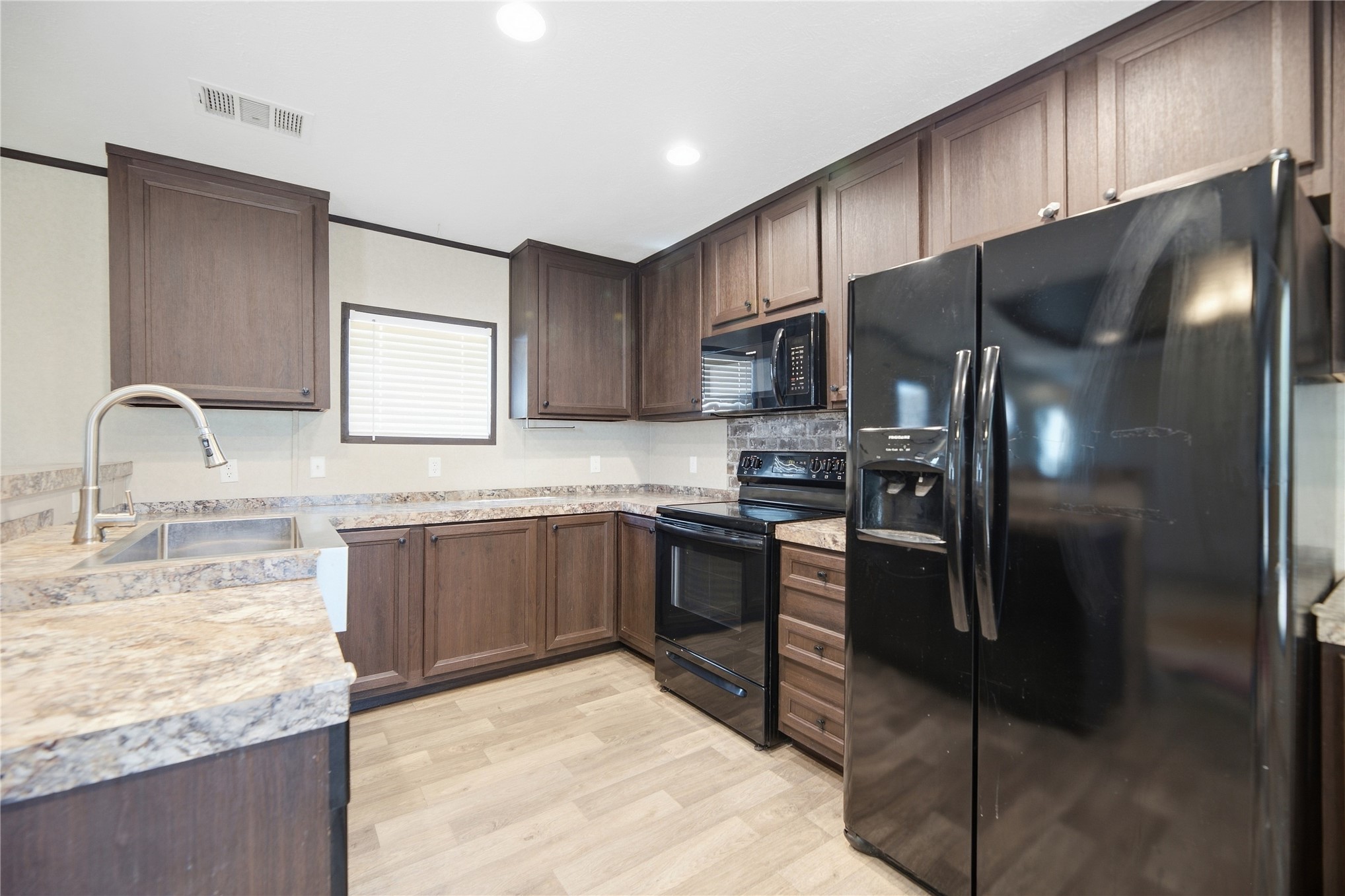 529 7th Street Property Photo 4