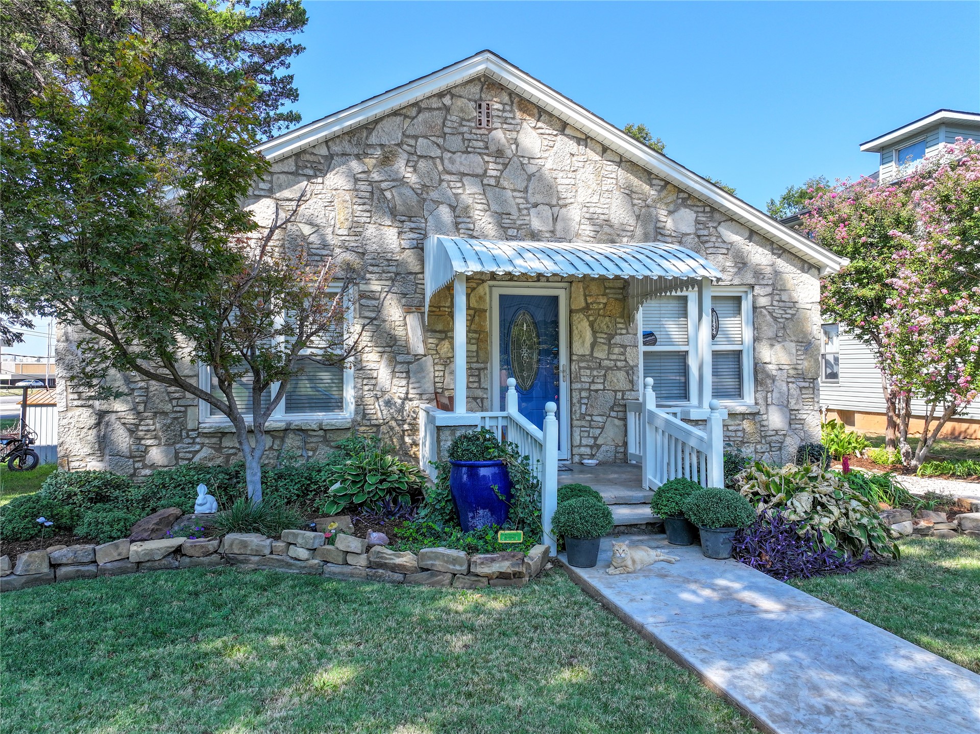 1134 Division Property Photo 2
