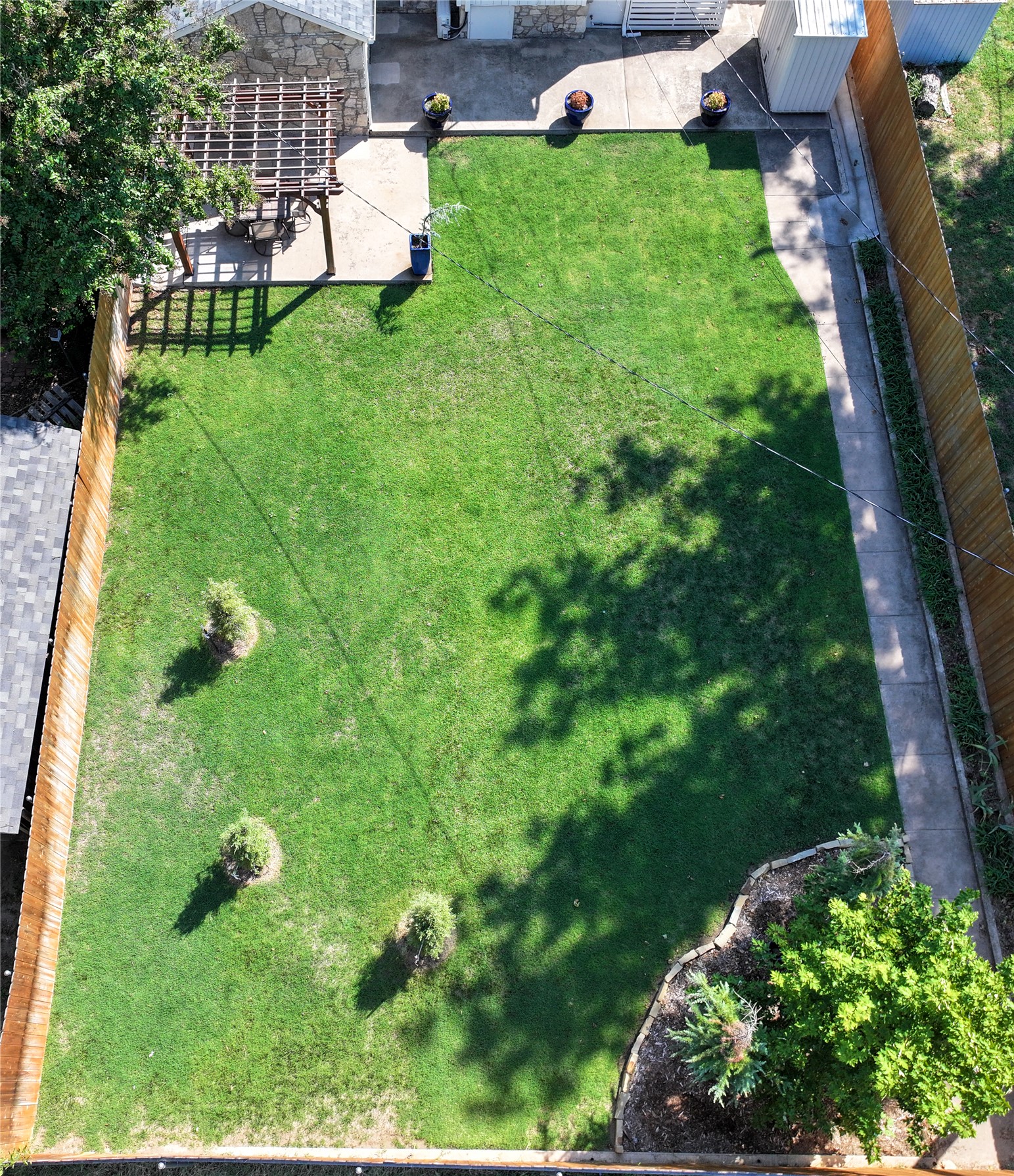 1134 Division Property Photo 3