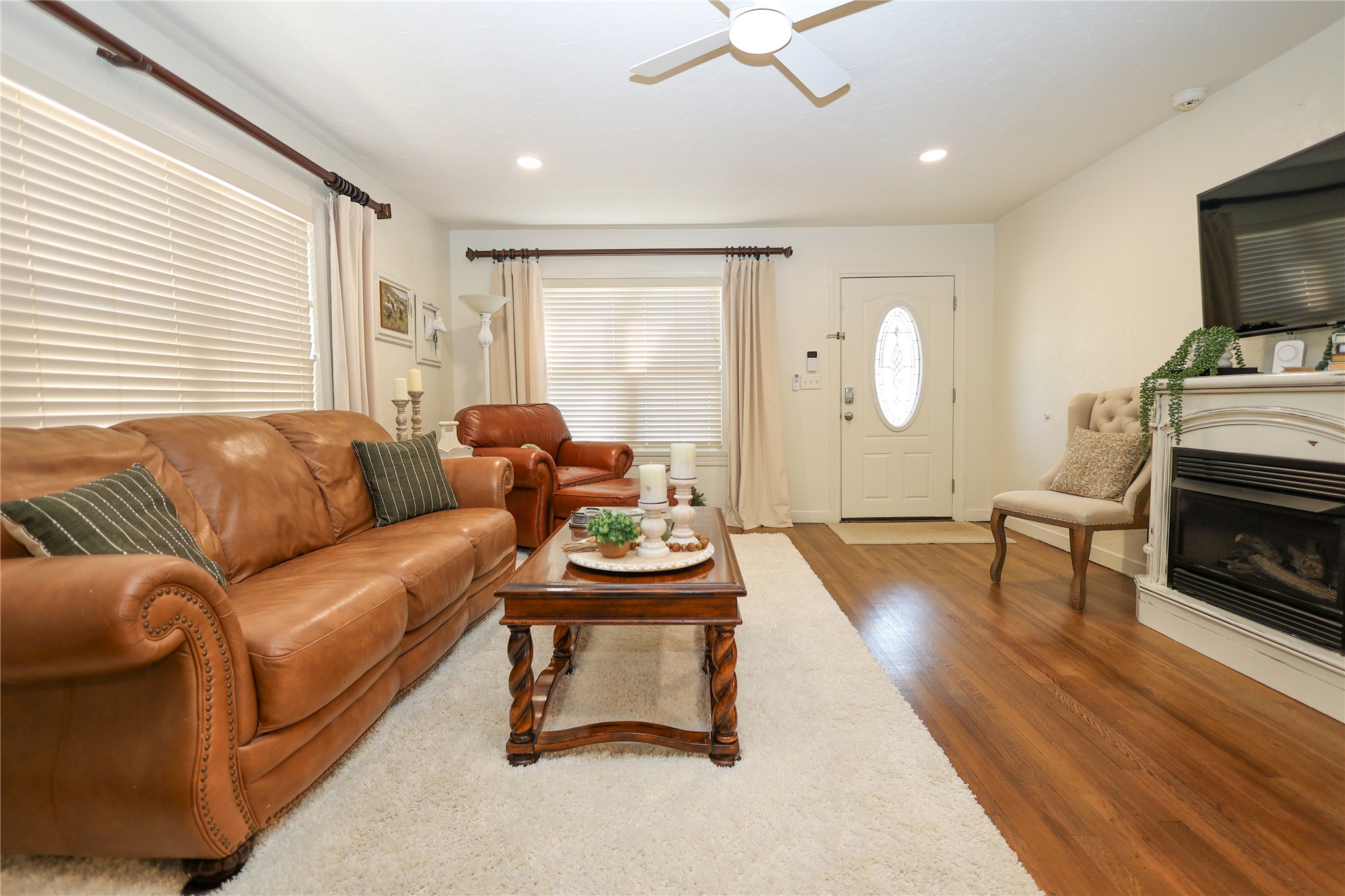1134 Division Property Photo 4