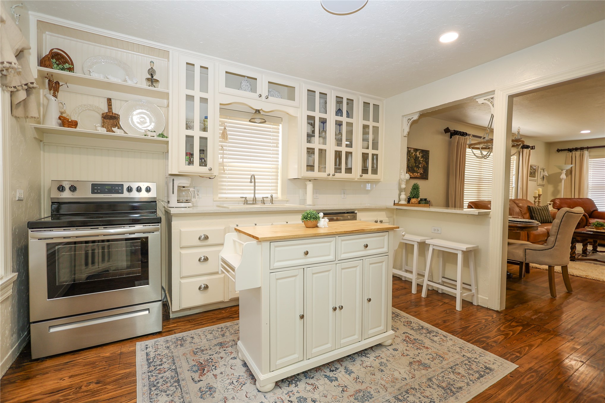 1134 Division Property Photo 9