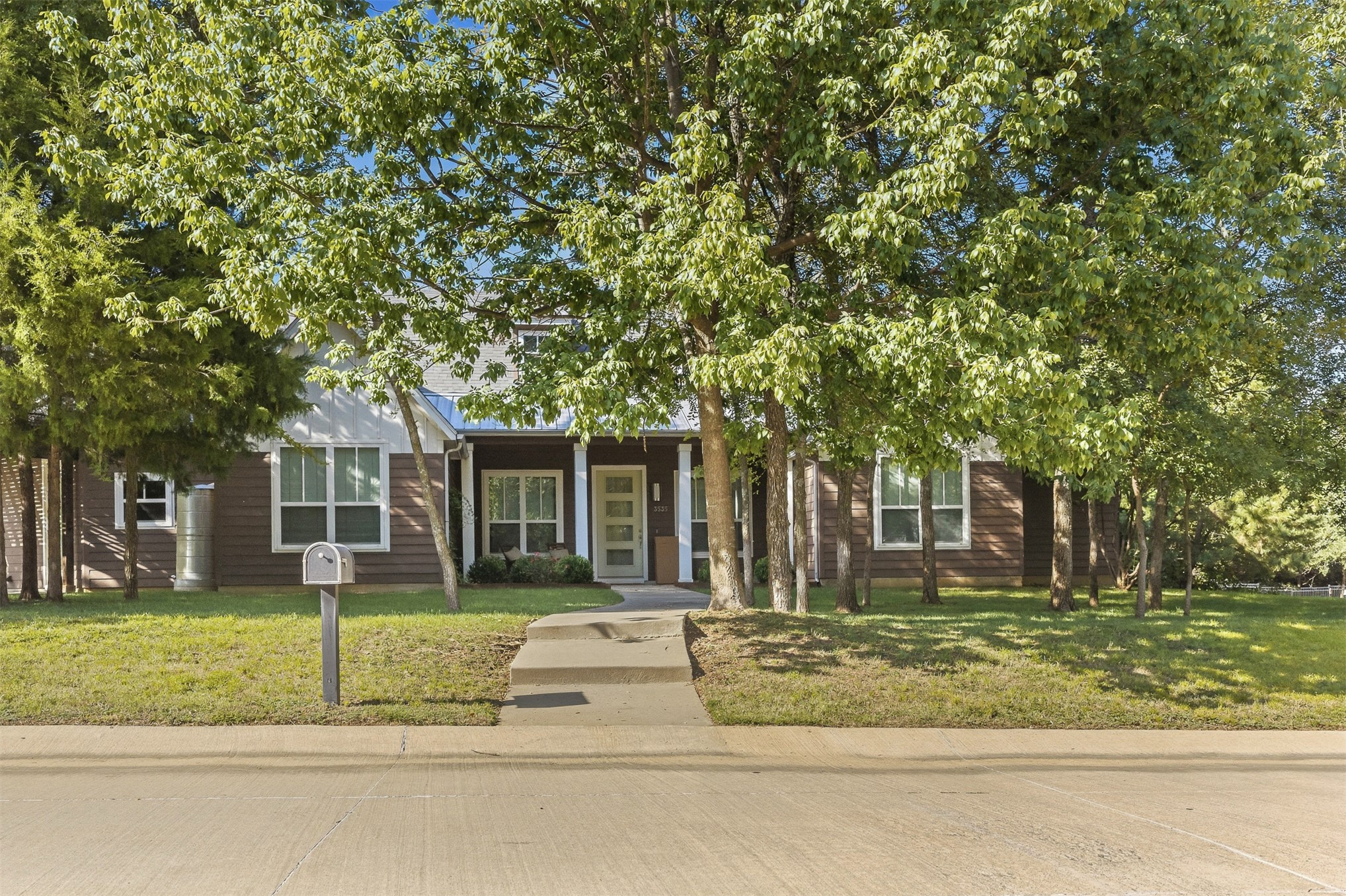 3535 Highland Oaks Circle Property Photo 1