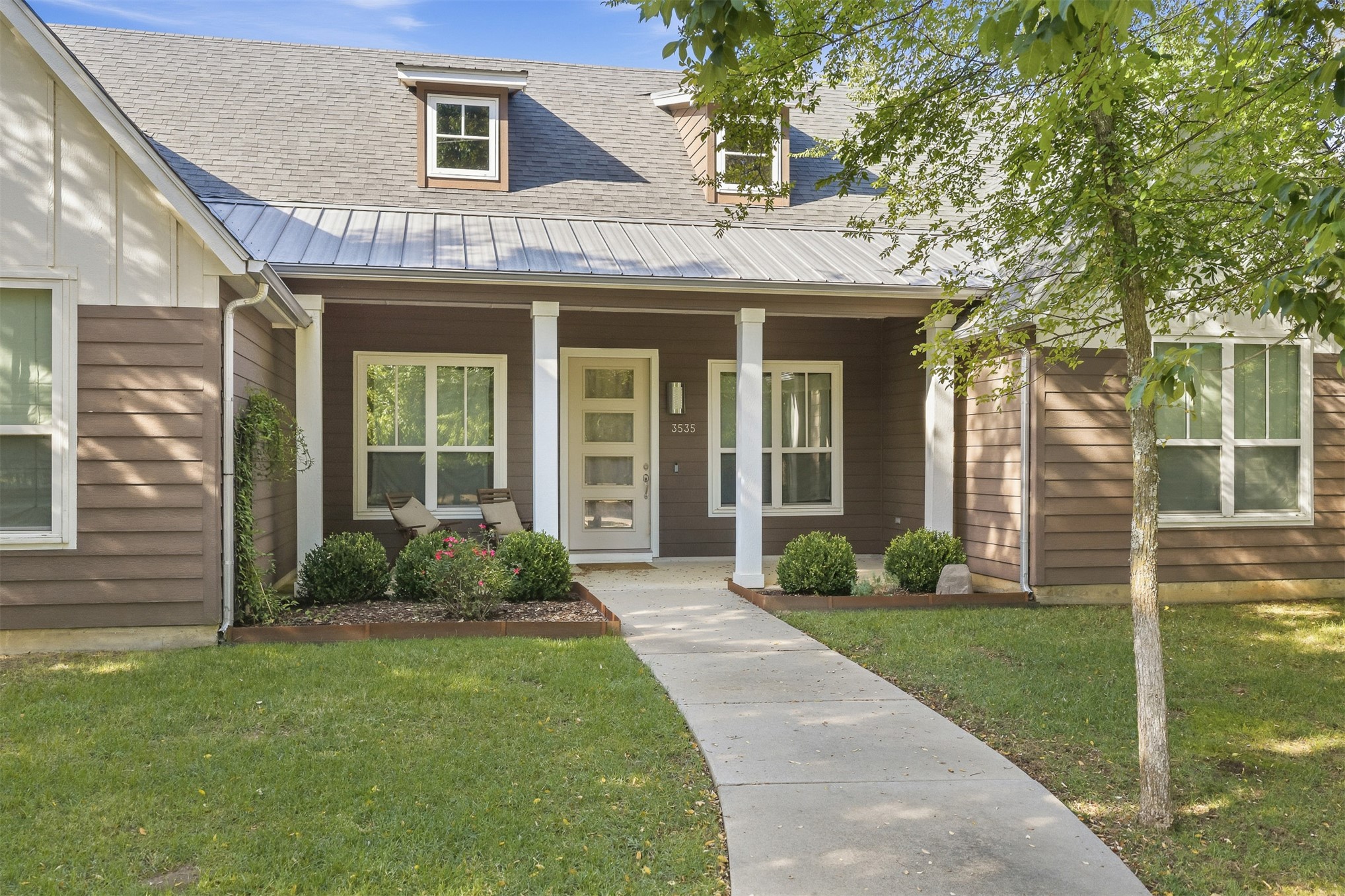 3535 Highland Oaks Circle Property Photo 2