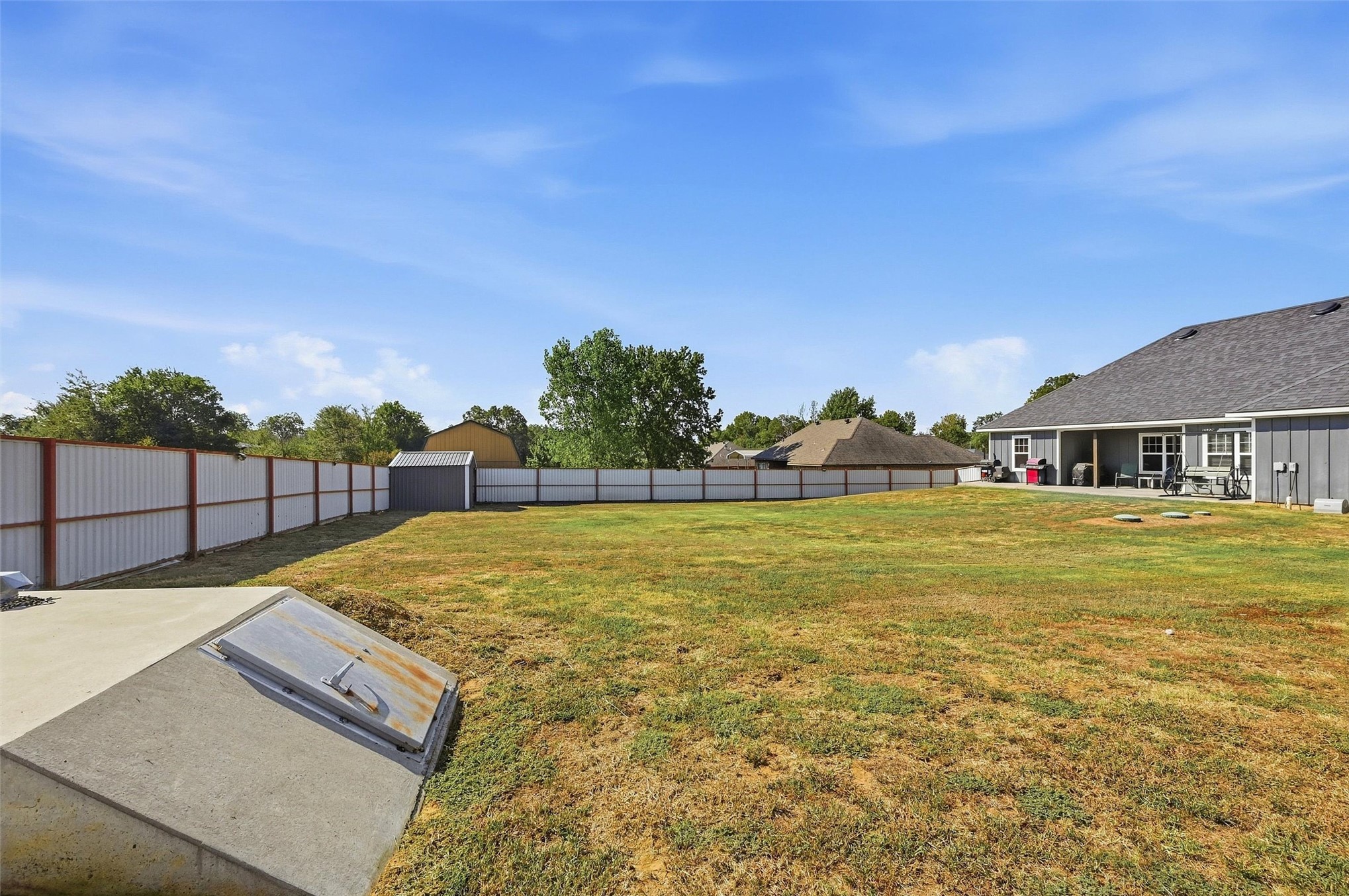 140 Oak Lane Property Photo 8