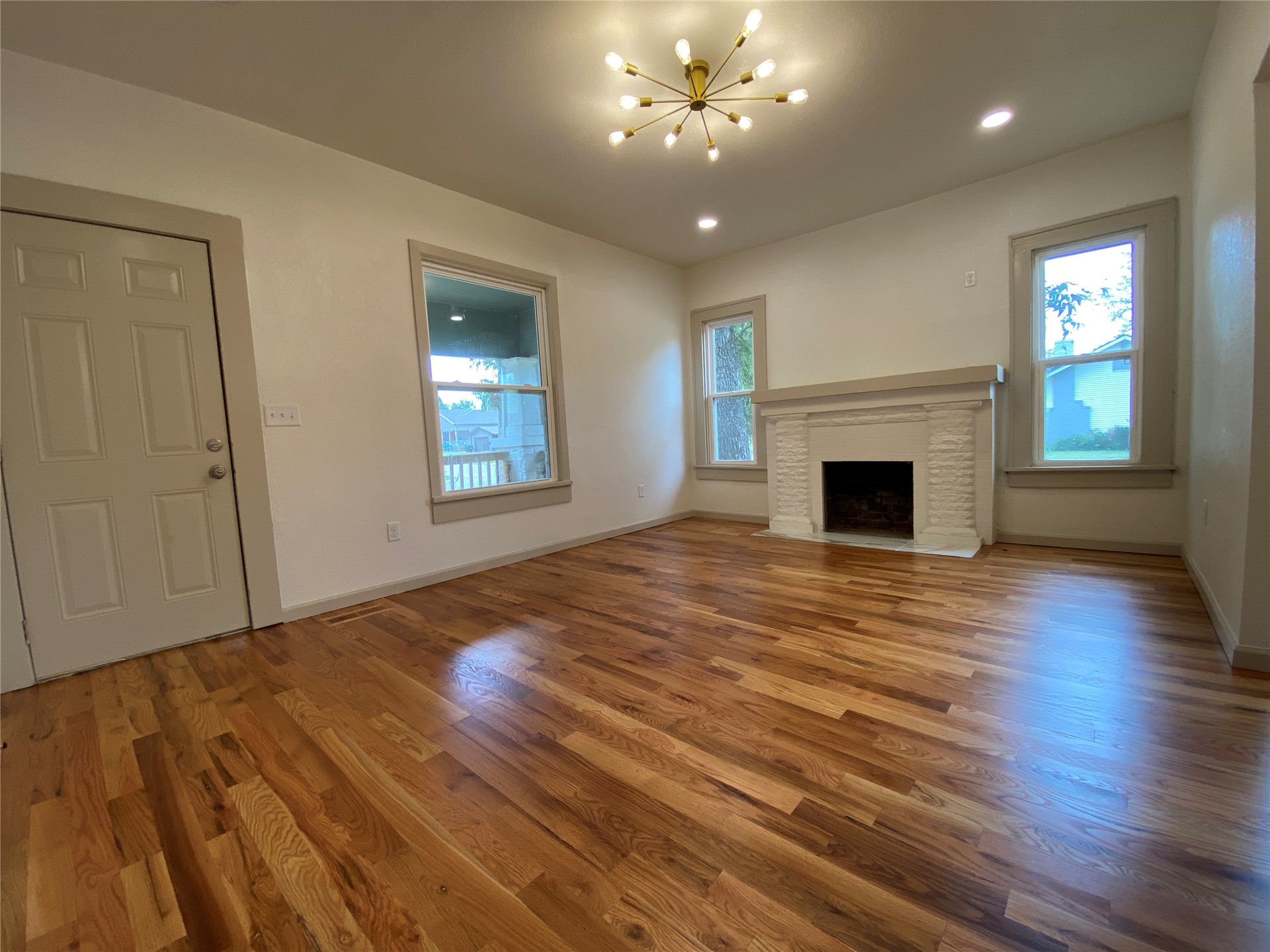 328 S Hickory Street Property Photo 6