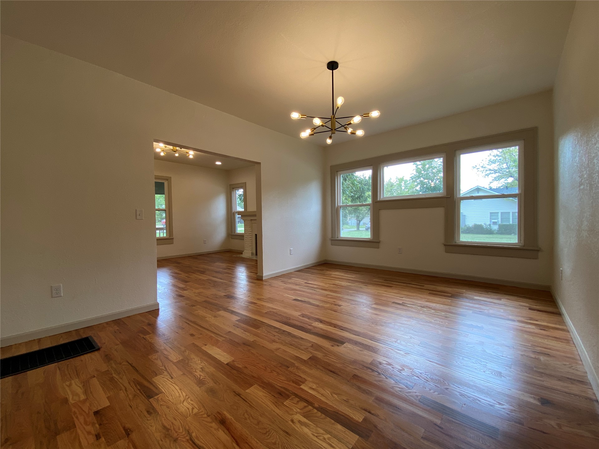 328 S Hickory Street Property Photo 7