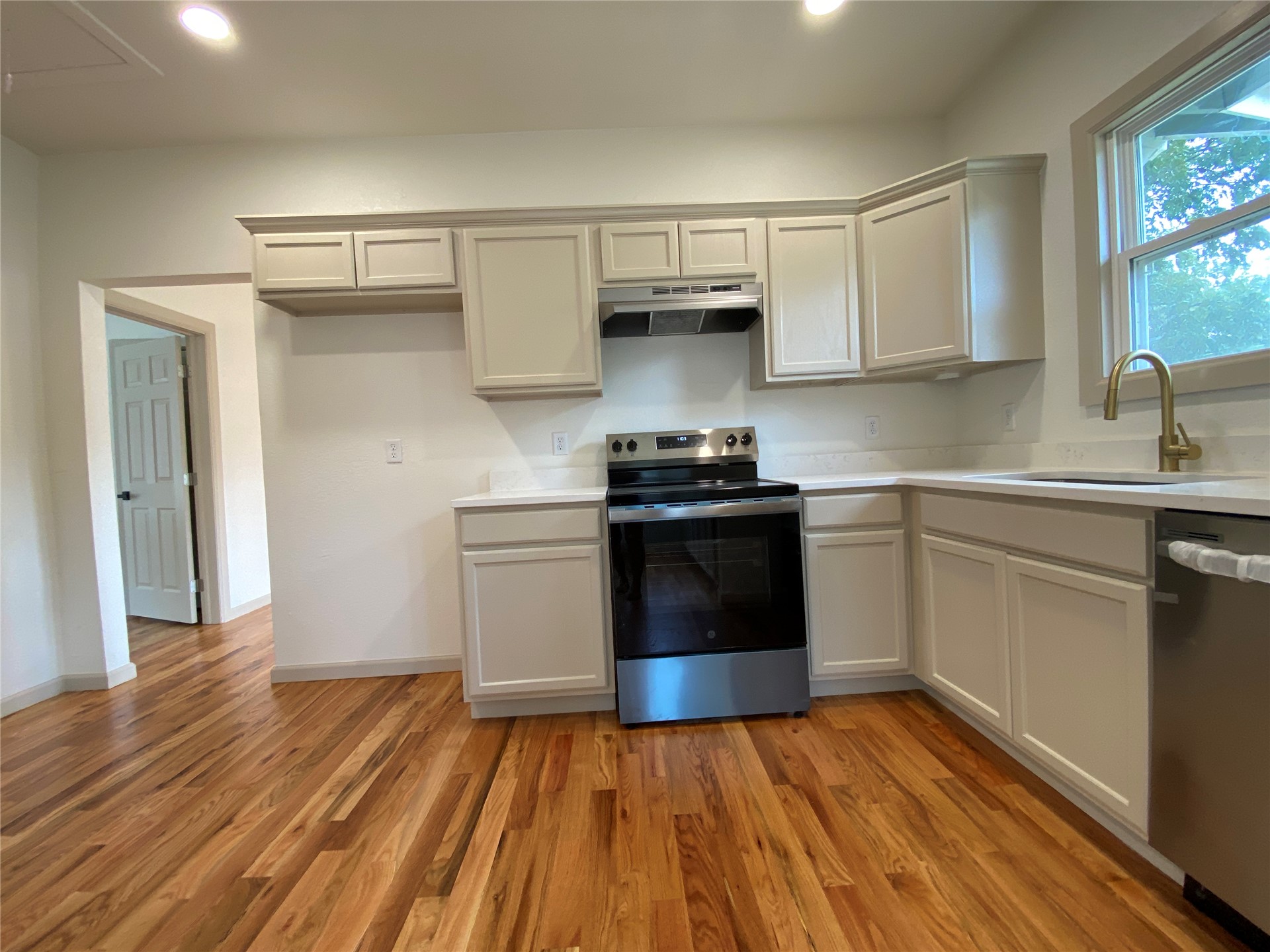 328 S Hickory Street Property Photo 9