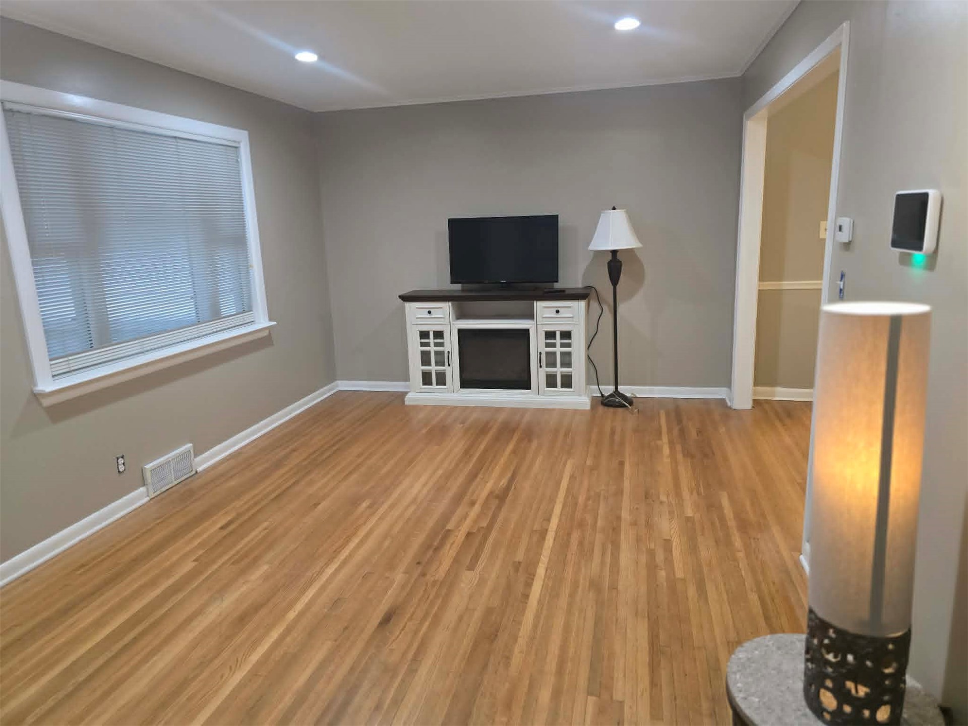 1729 S Maplewood Avenue Property Photo 3