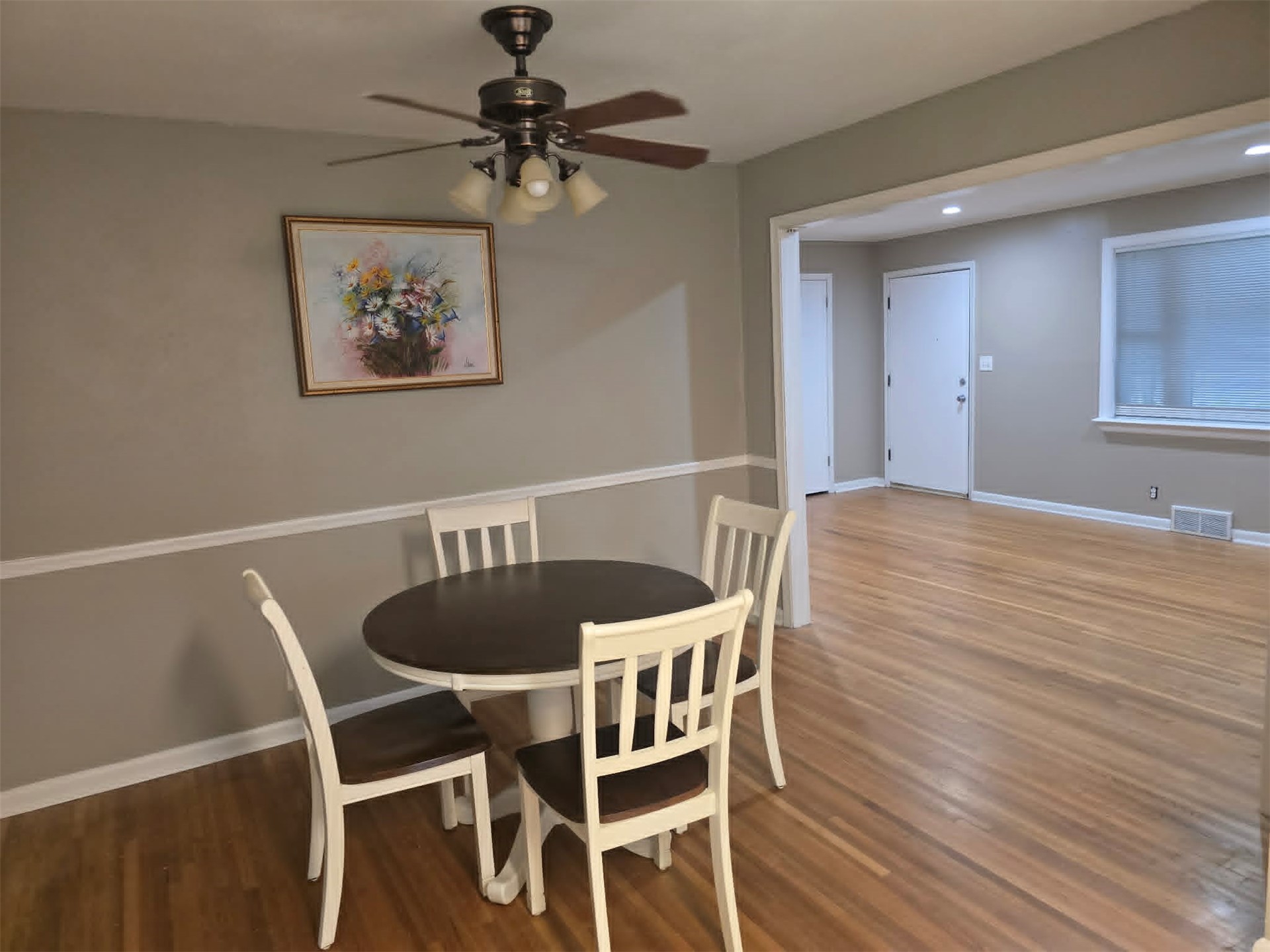 1729 S Maplewood Avenue Property Photo 5