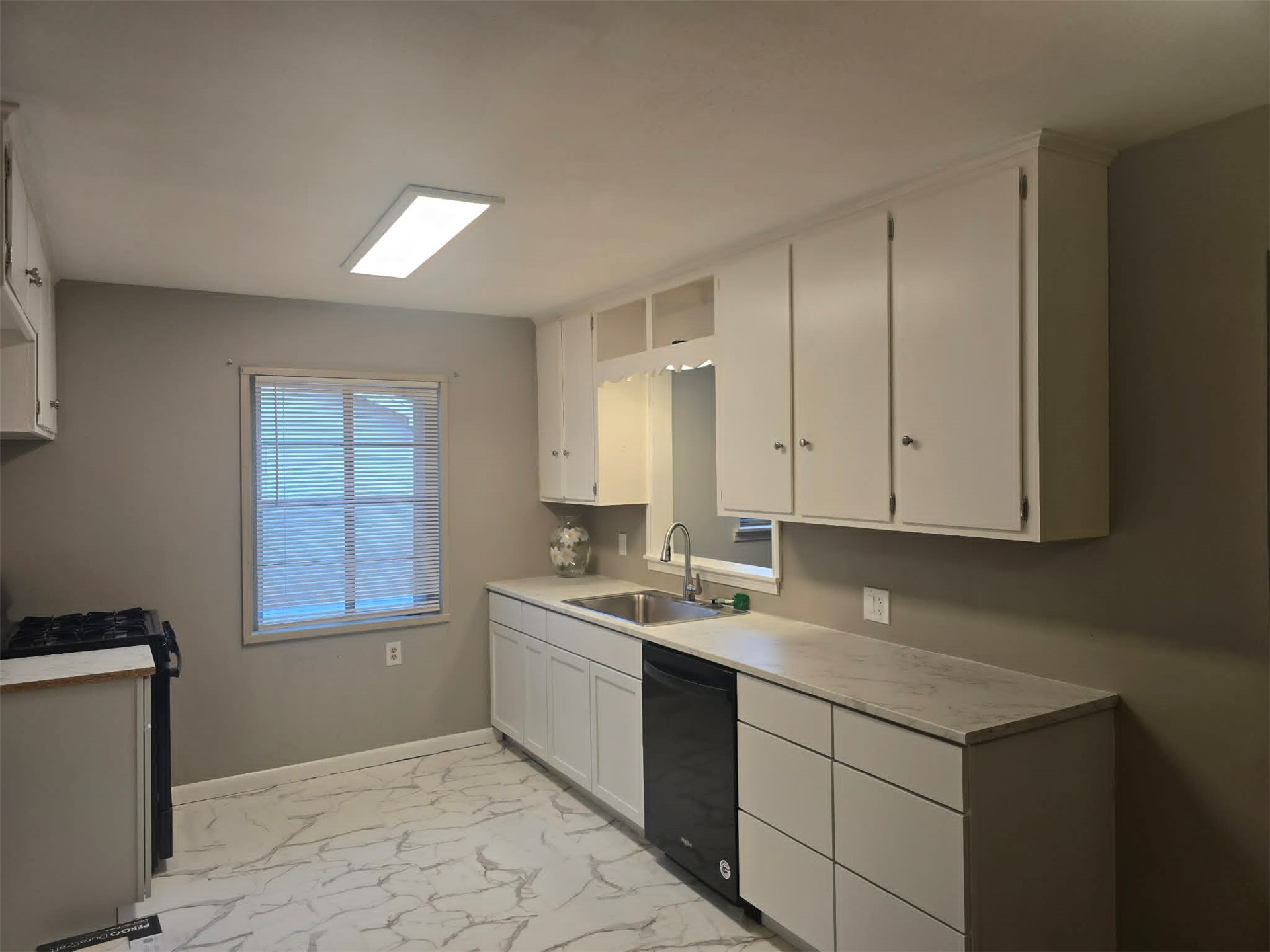 1729 S Maplewood Avenue Property Photo 8