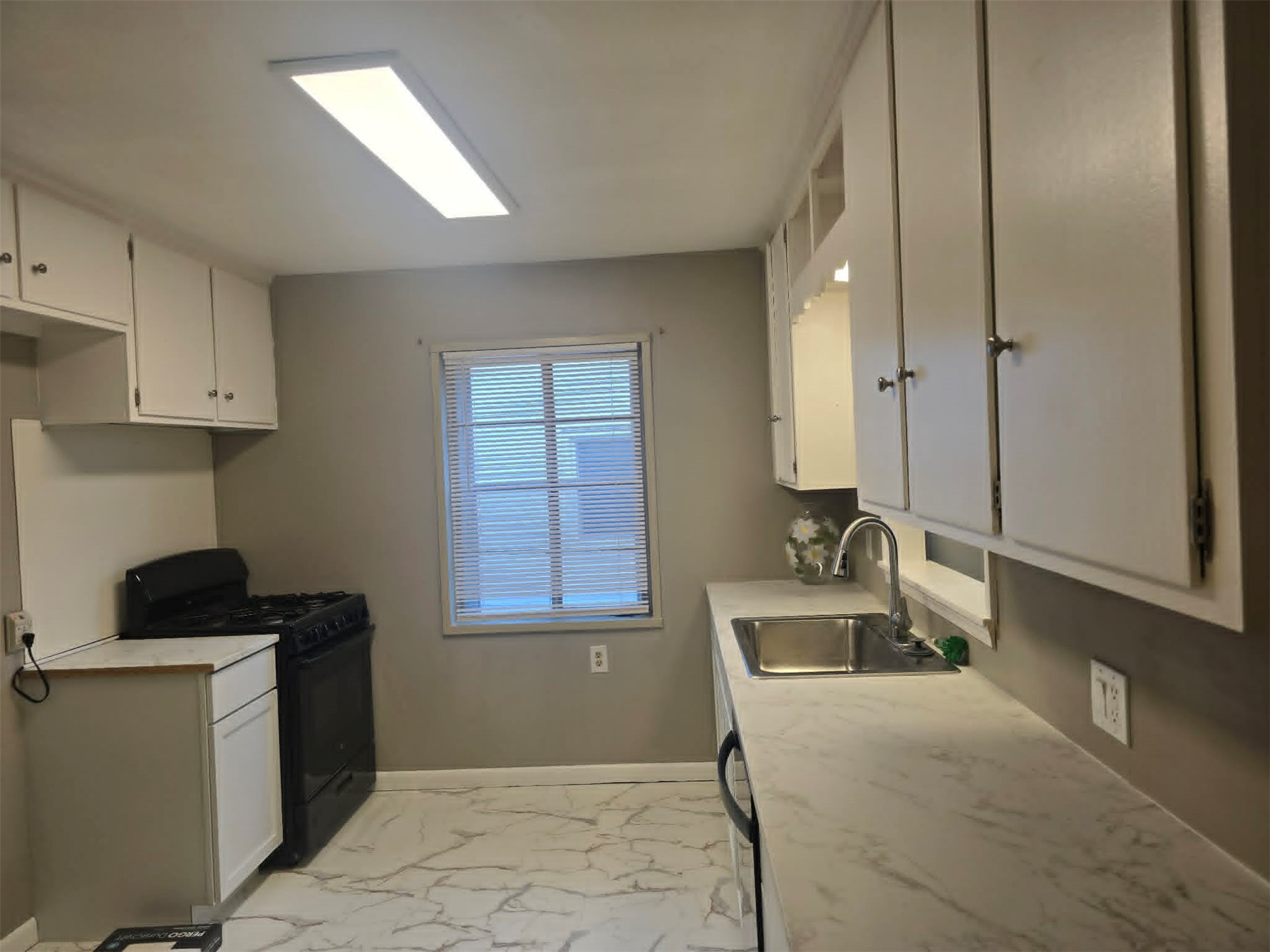 1729 S Maplewood Avenue Property Photo 9