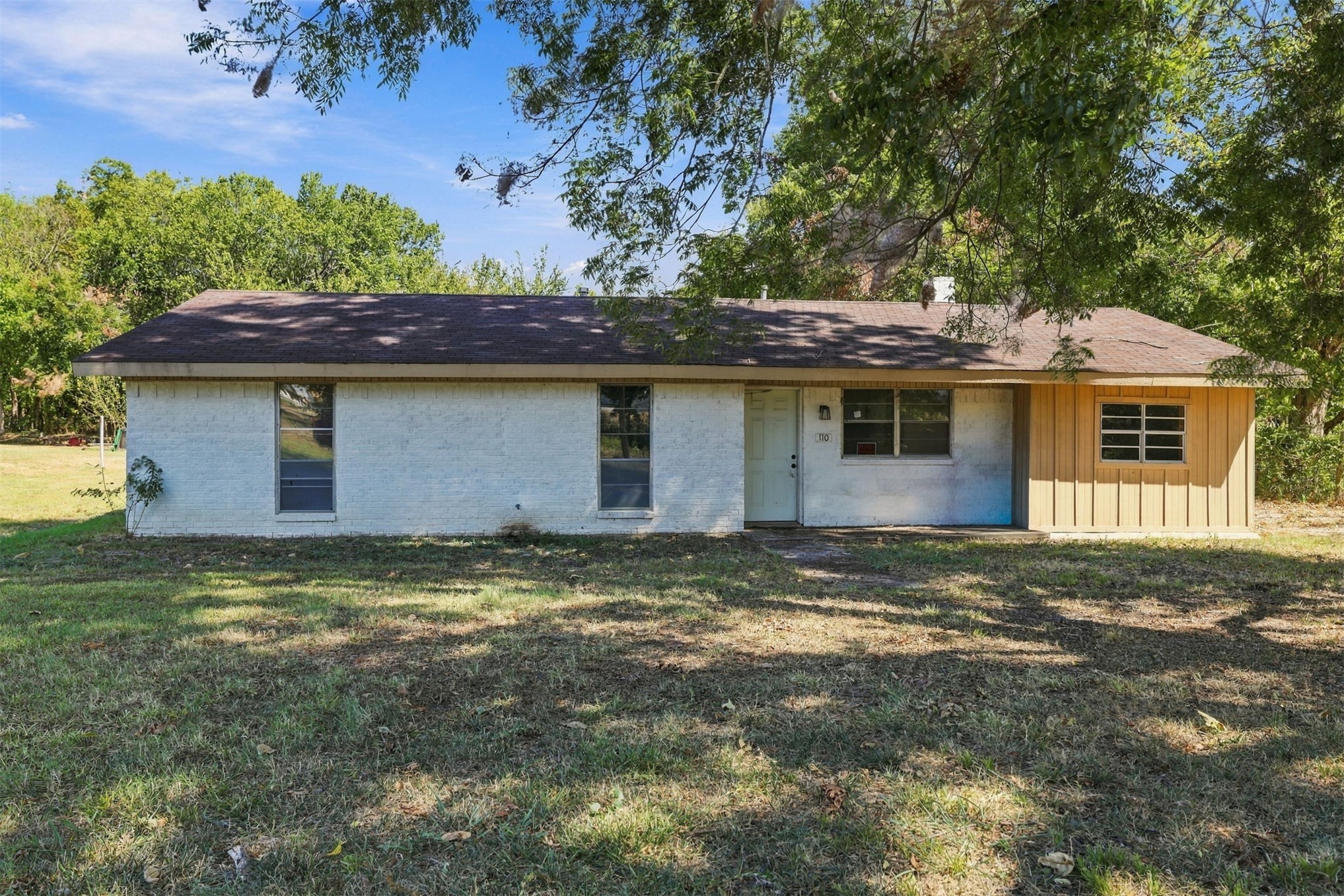 110 N Brackett Property Photo 1