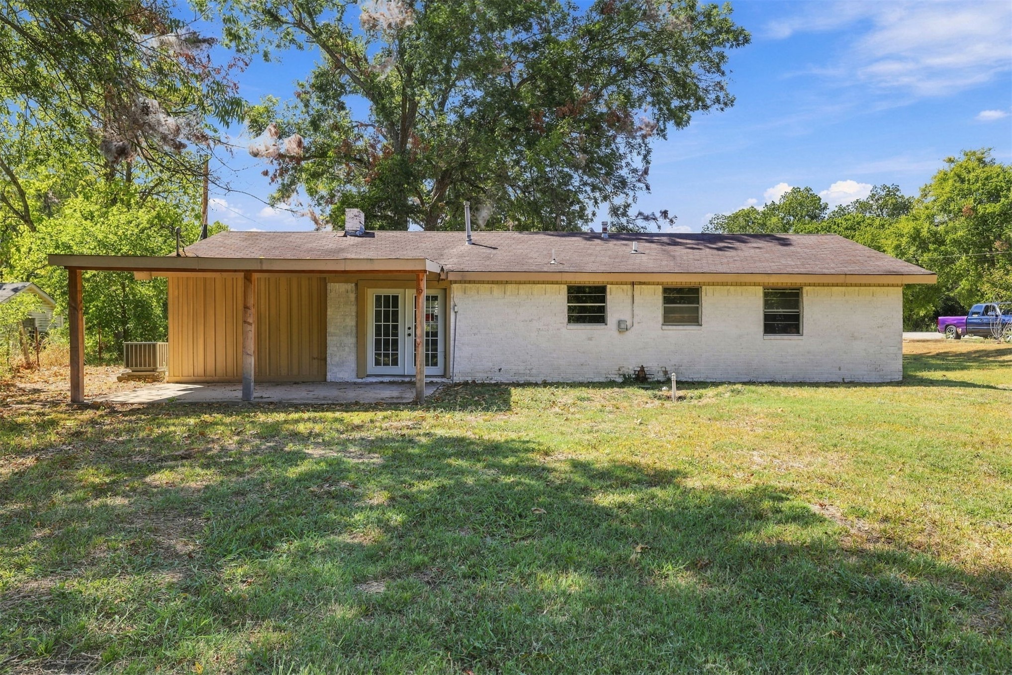 110 N Brackett Property Photo 2