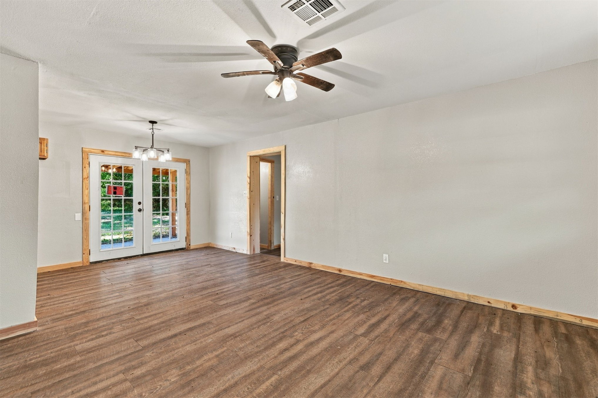 110 N Brackett Property Photo 3