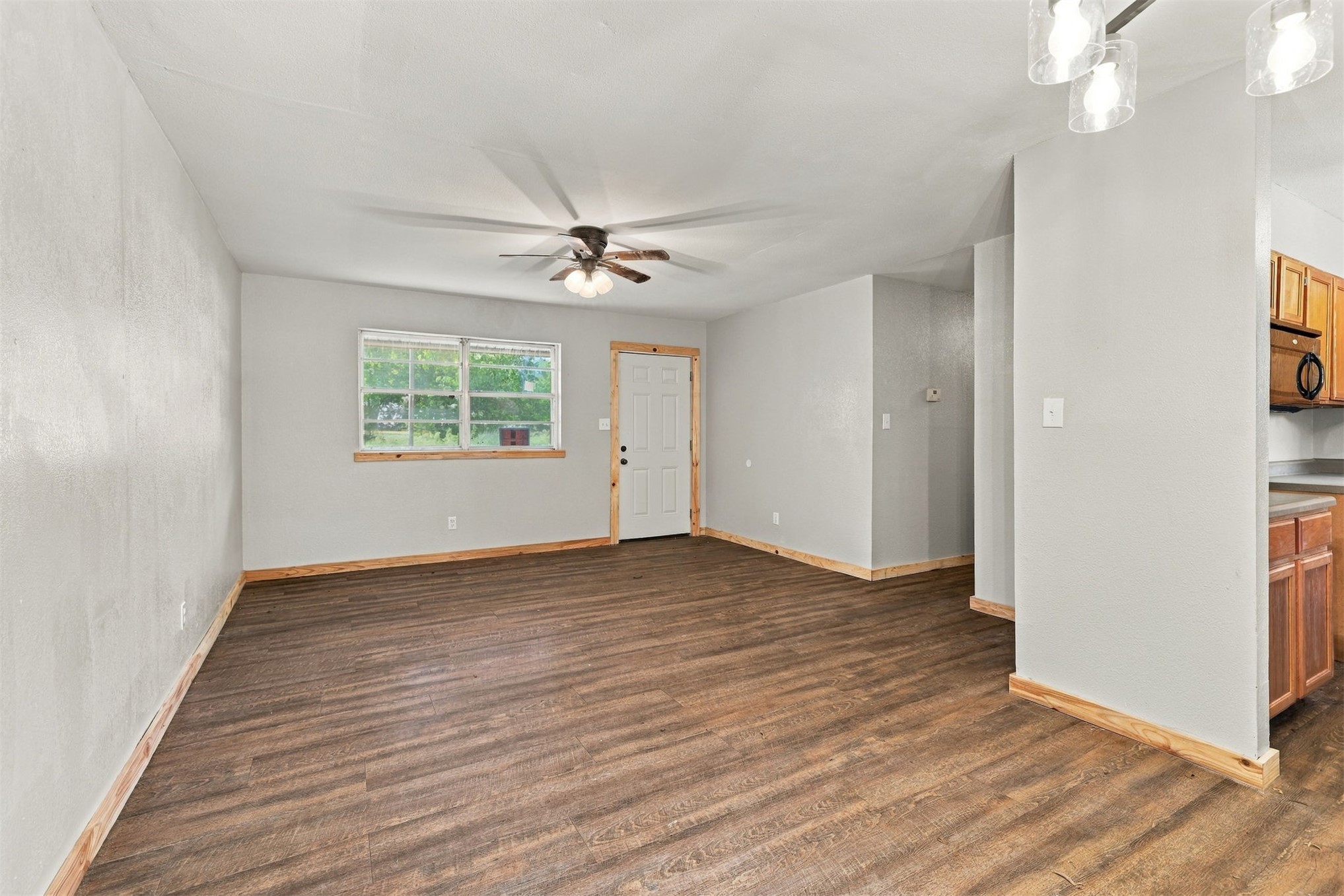 110 N Brackett Property Photo 4