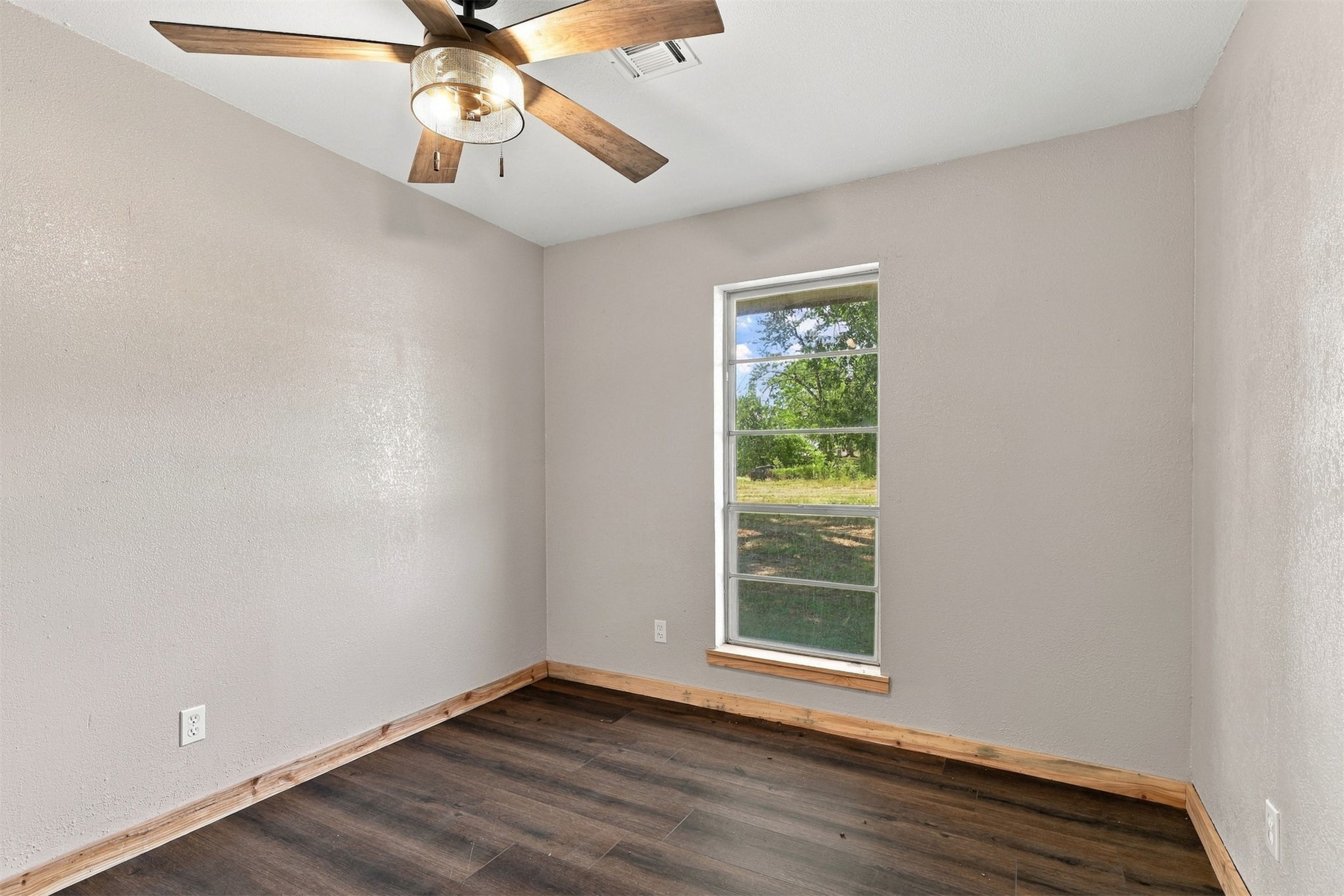 110 N Brackett Property Photo 8