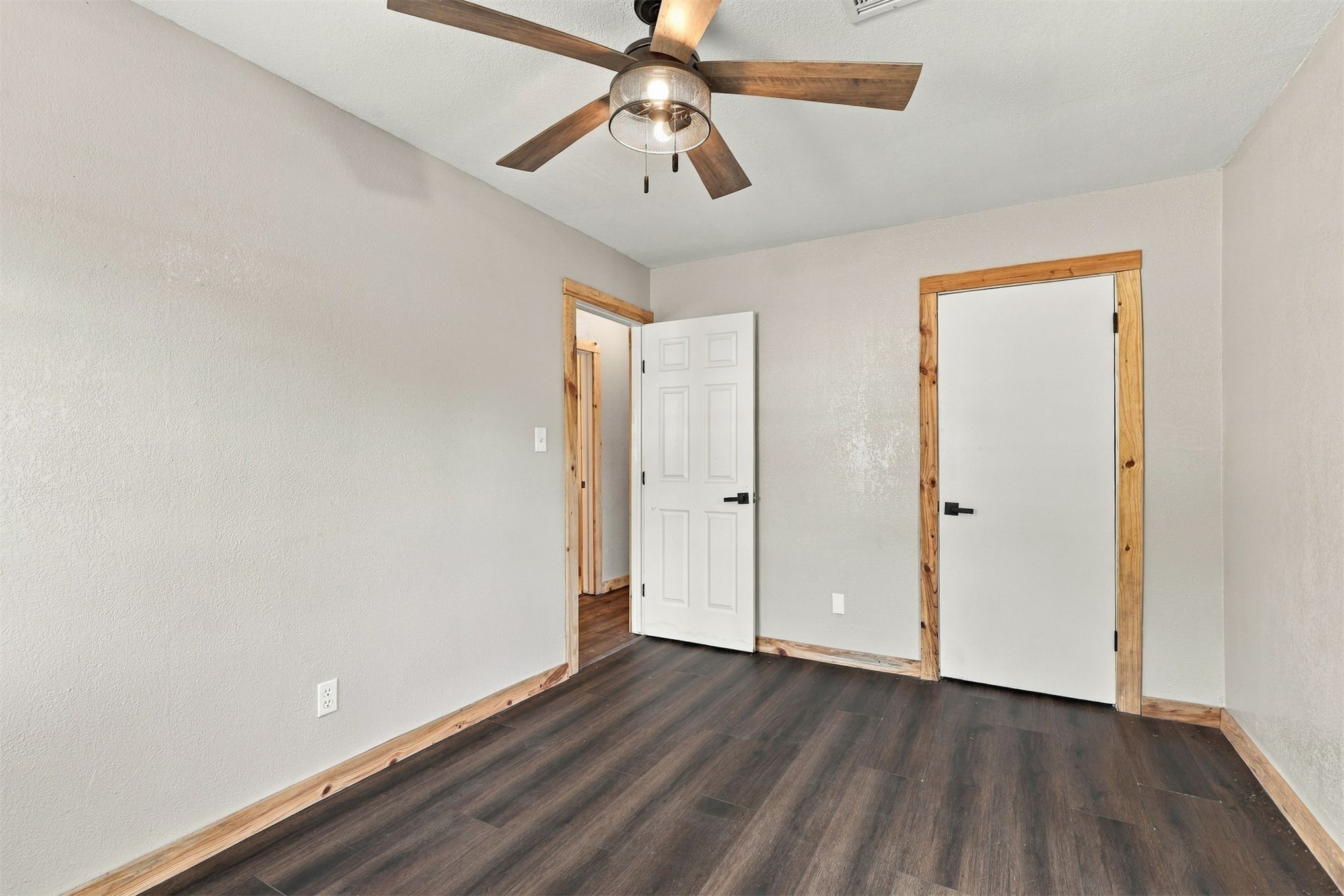 110 N Brackett Property Photo 12
