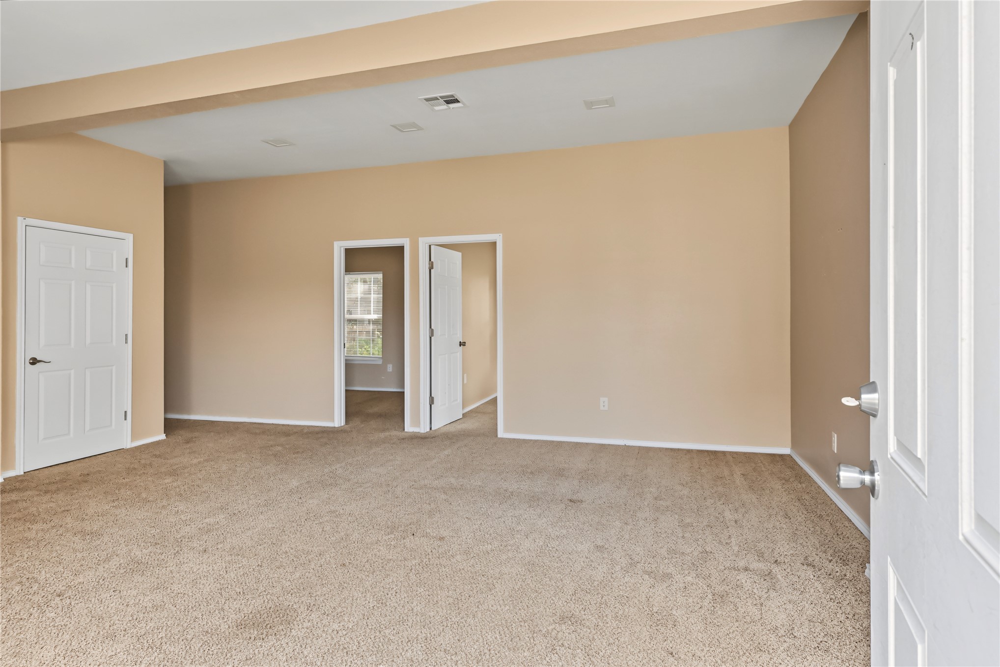 208 E 3rd Street Property Photo 7