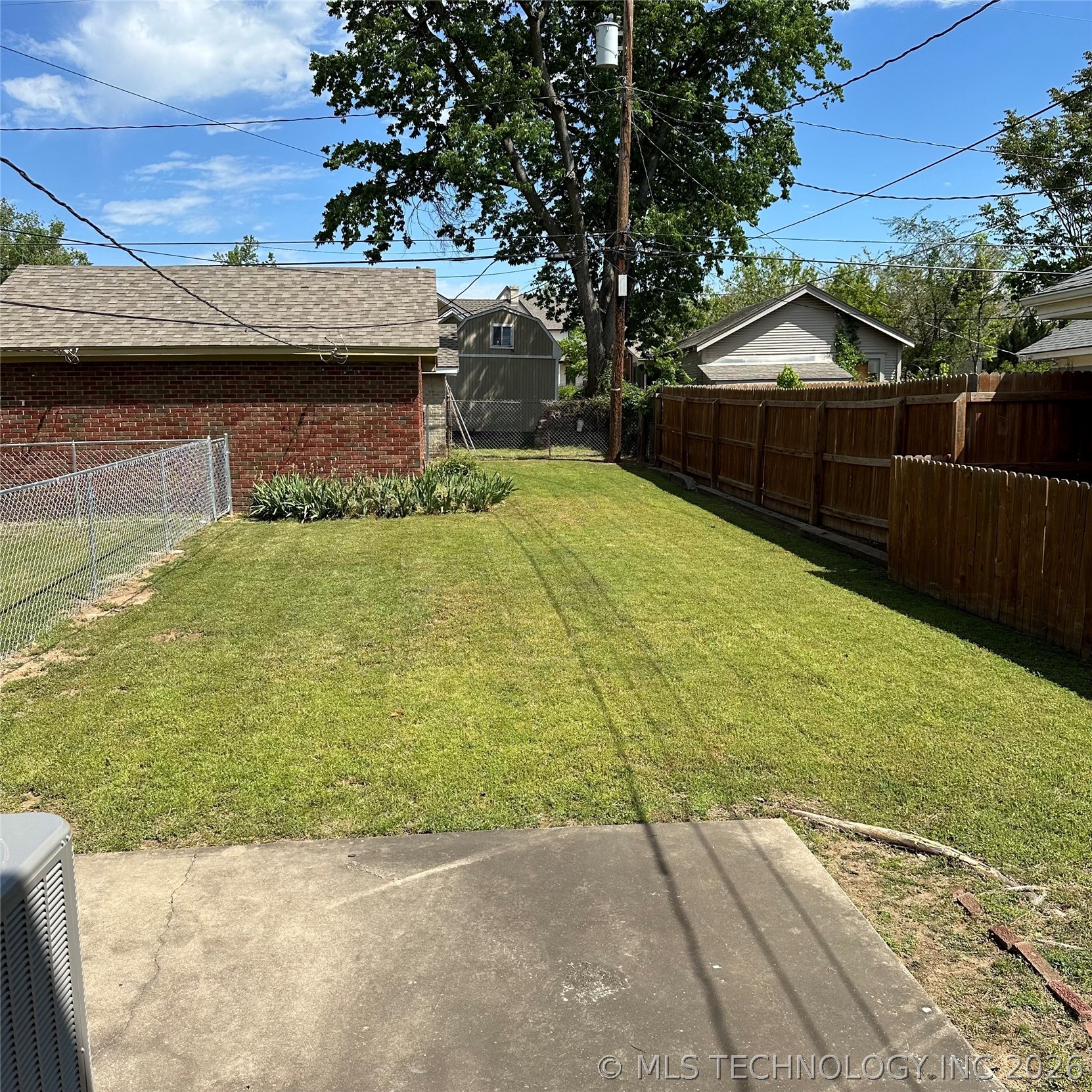 2203 E 18th Street B Property Photo 23