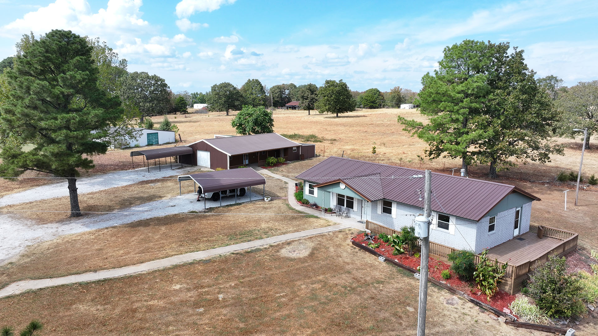 452079 E 990 Road Property Photo 1