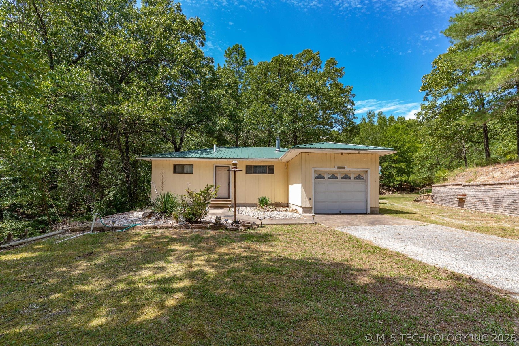 100 Skyline Drive Property Photo 2