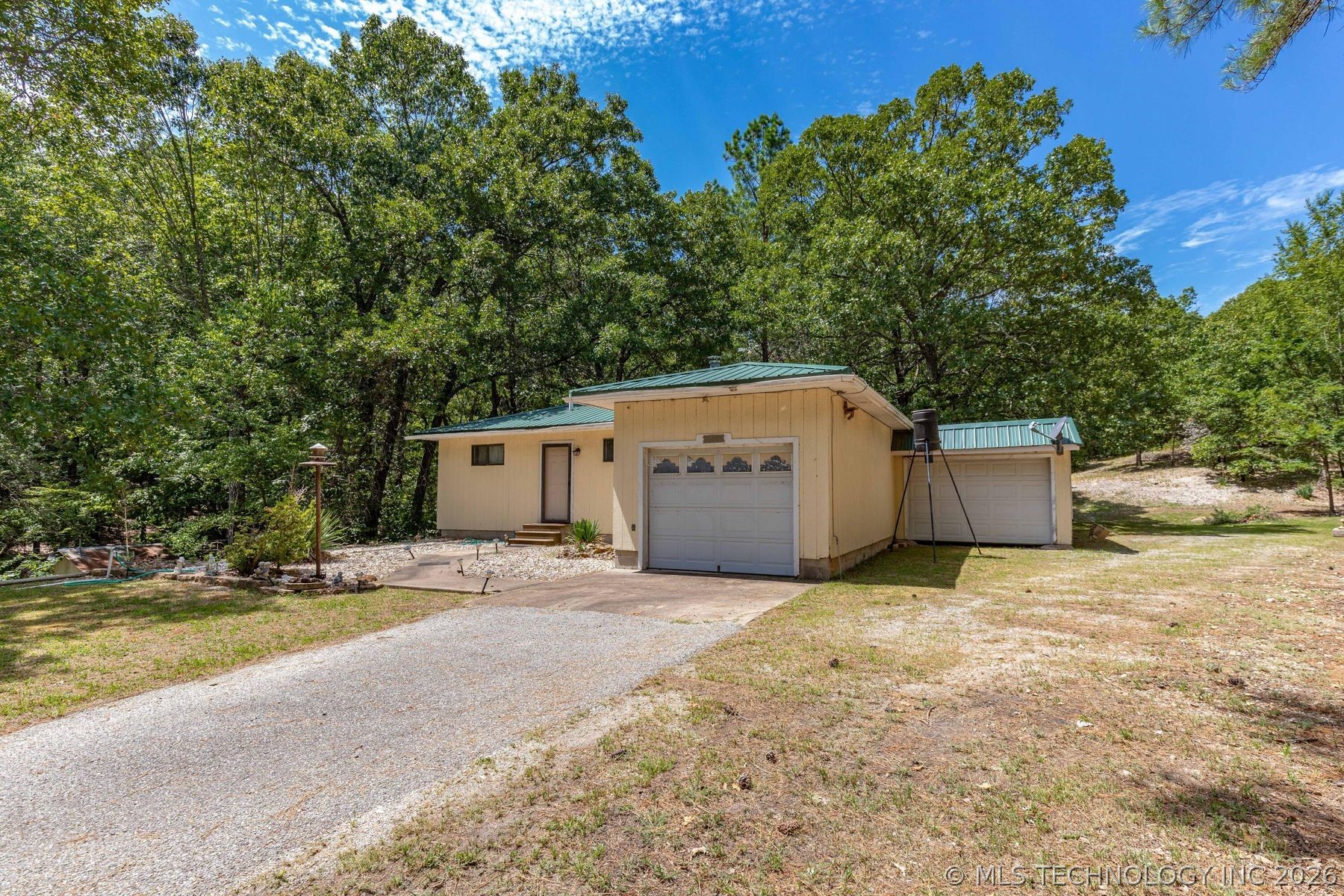 100 Skyline Drive Property Photo 5