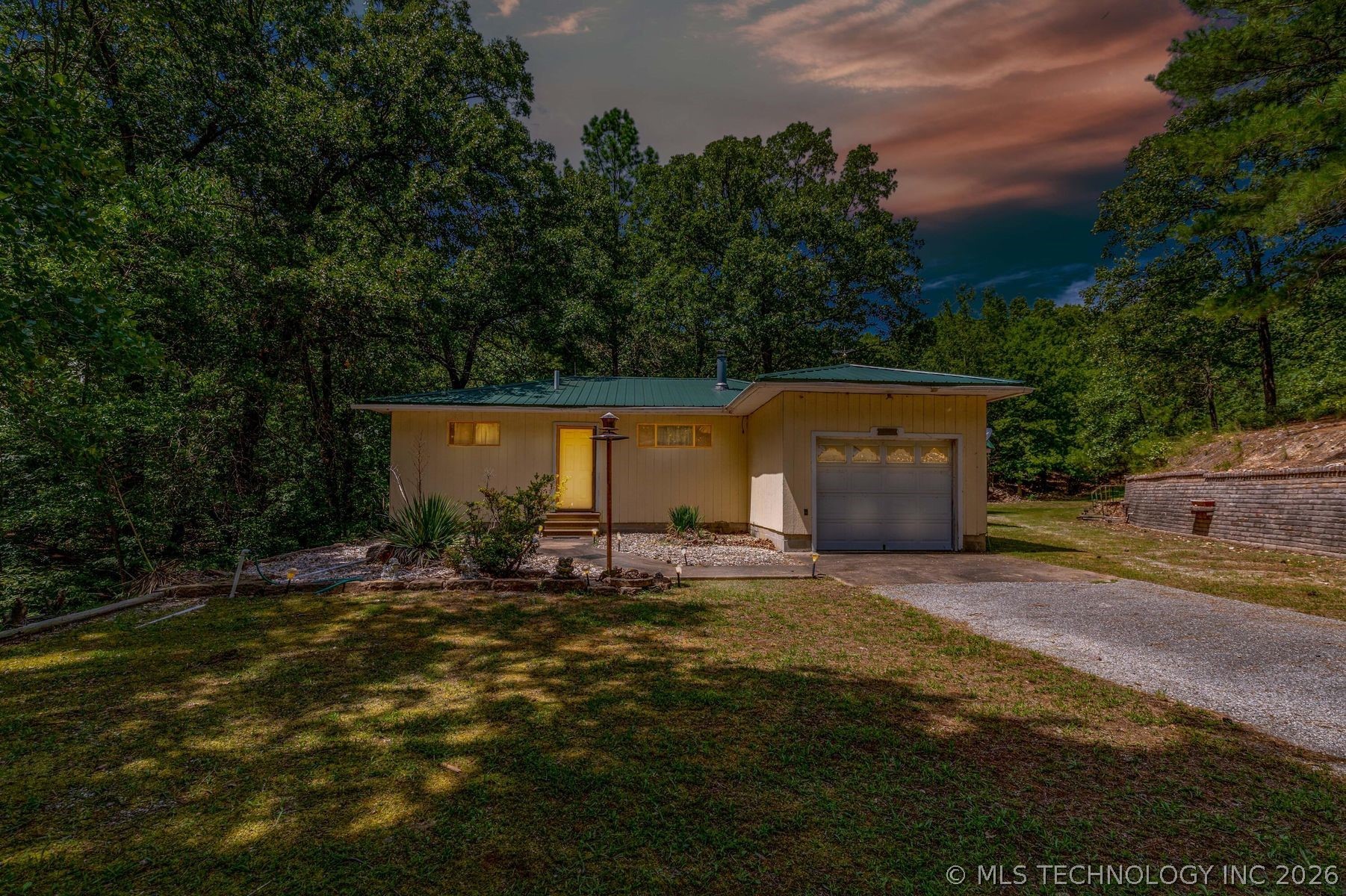 100 Skyline Drive Property Photo 7