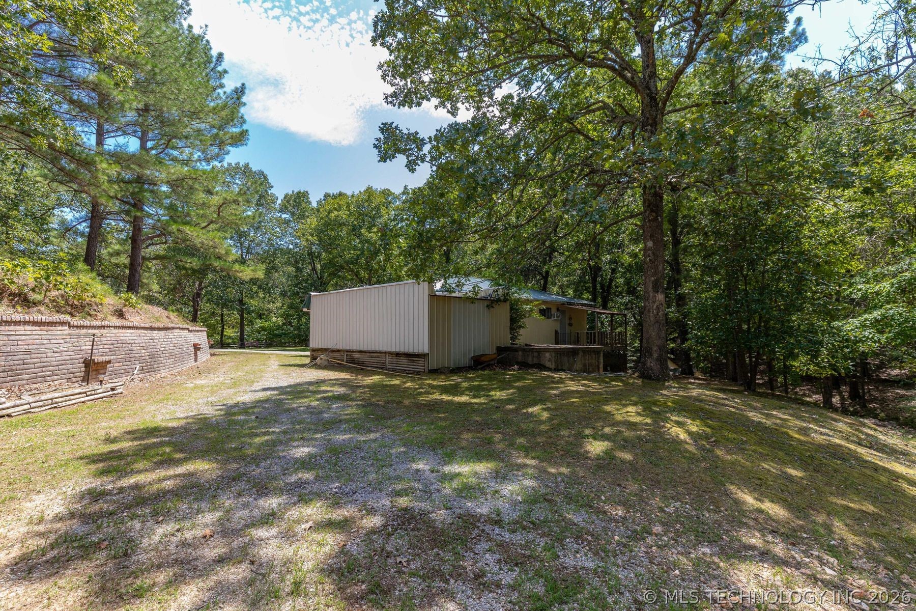 100 Skyline Drive Property Photo 8