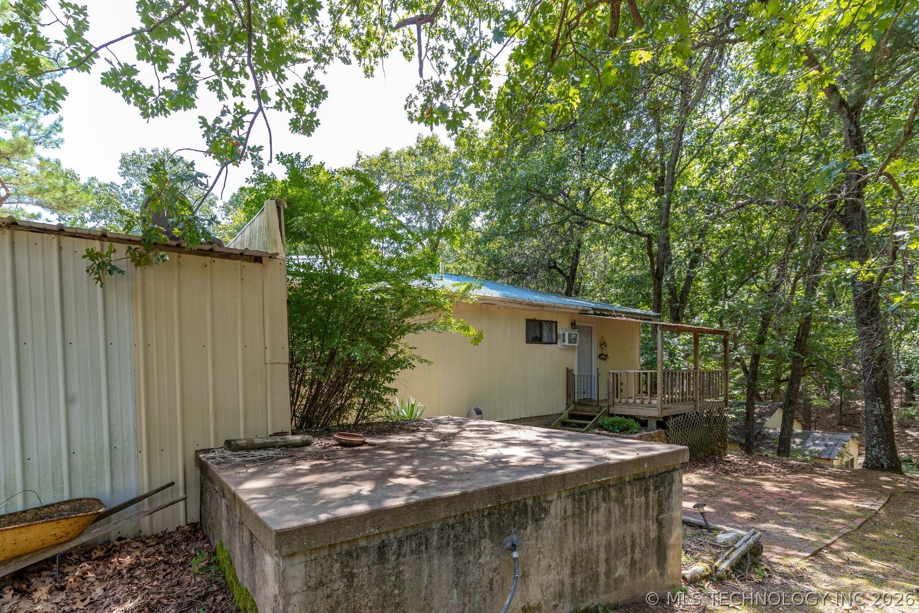 100 Skyline Drive Property Photo 9