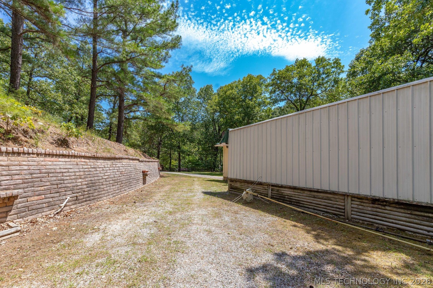 100 Skyline Drive Property Photo 11