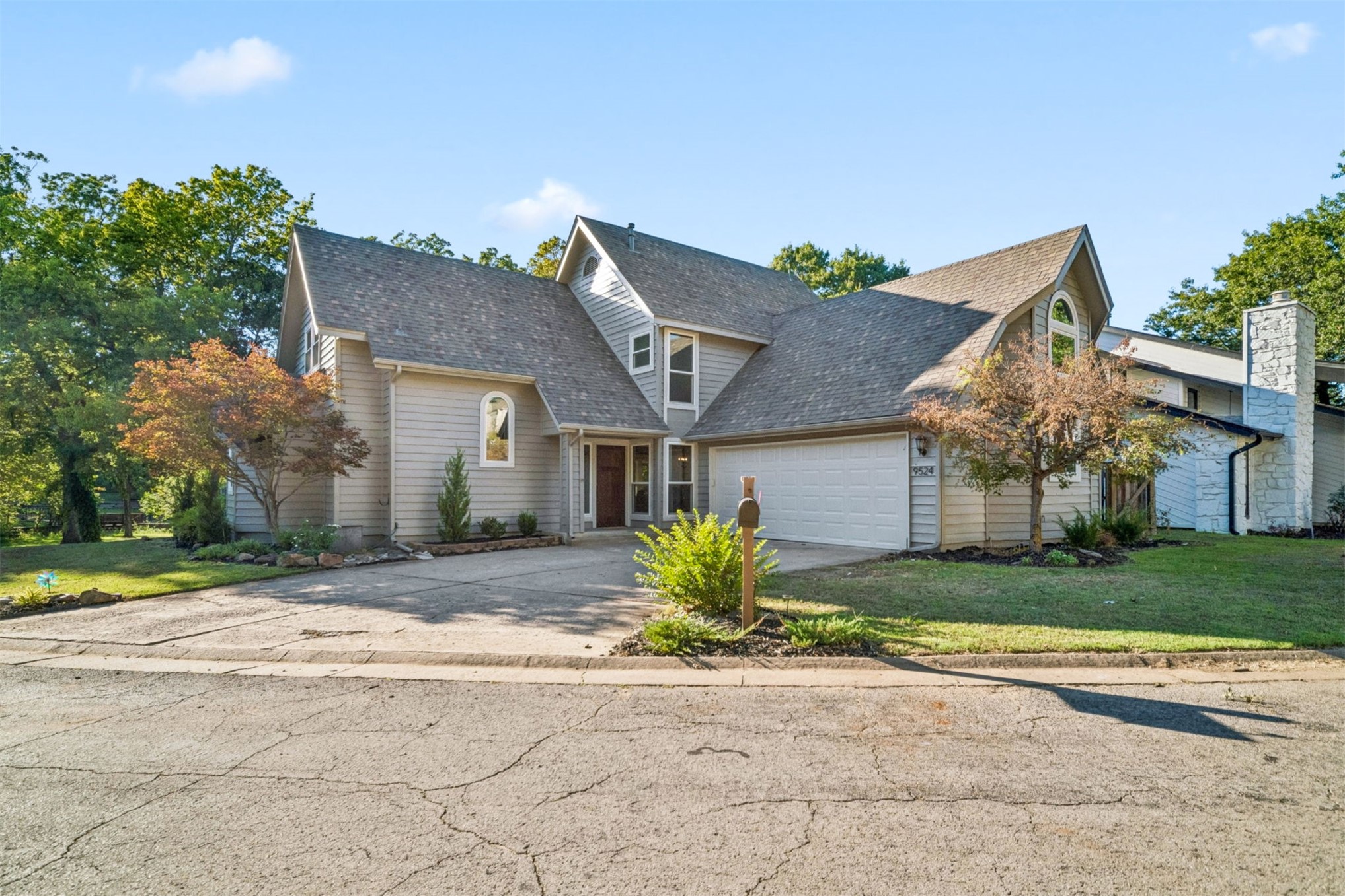 9524 S Maplewood Avenue Property Photo 1