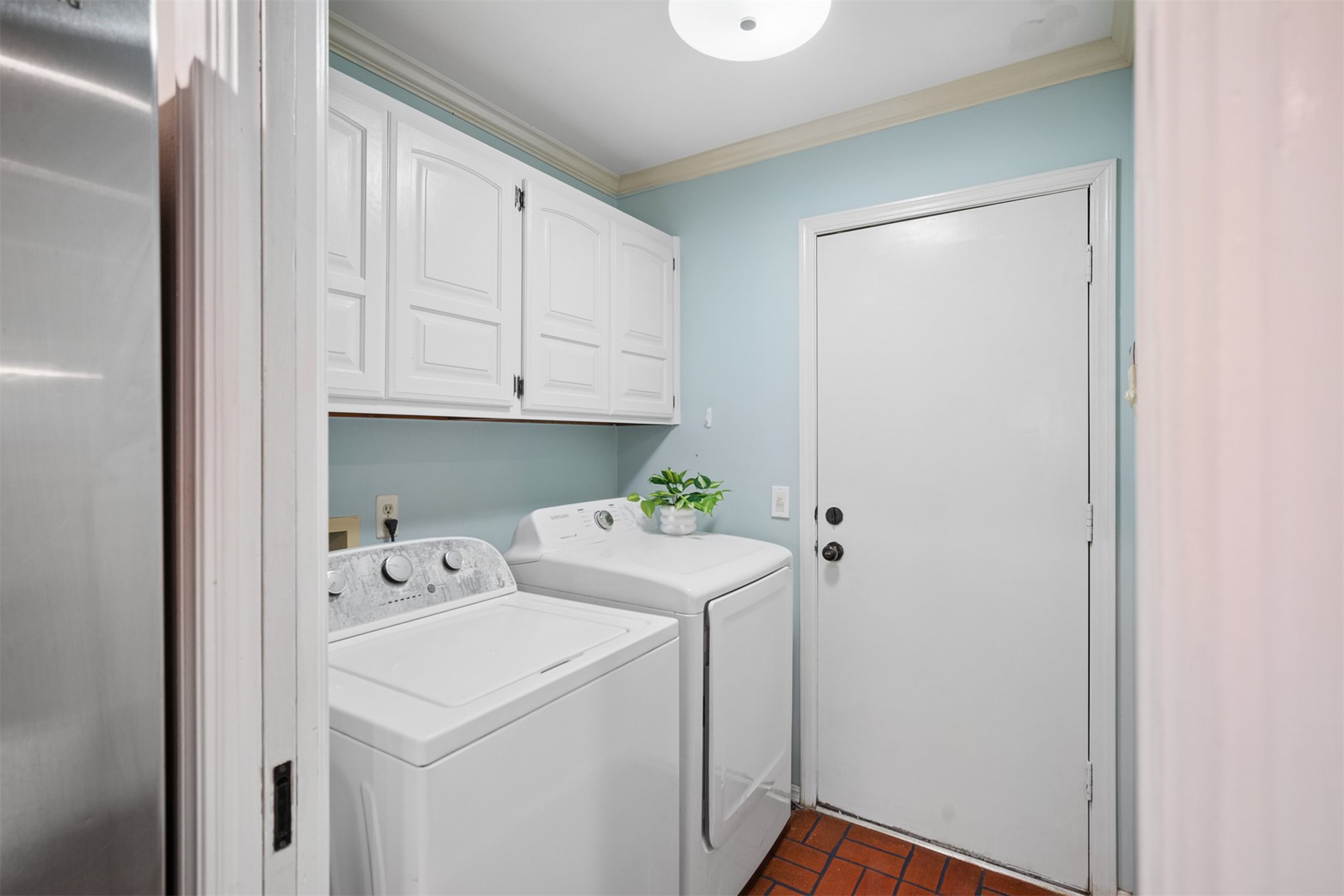 9524 S Maplewood Avenue Property Photo 11