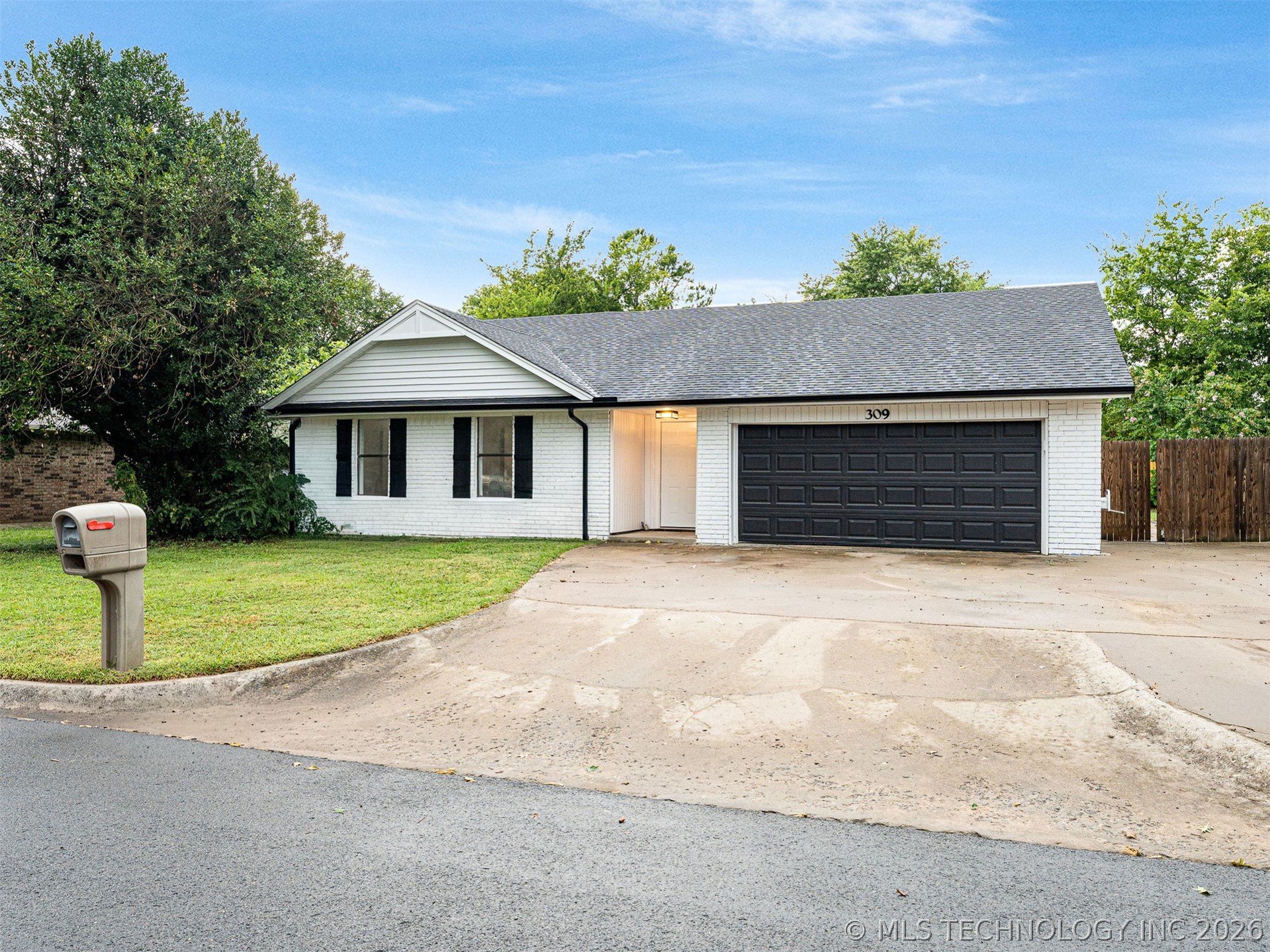 309 Capitol Street Property Photo 2