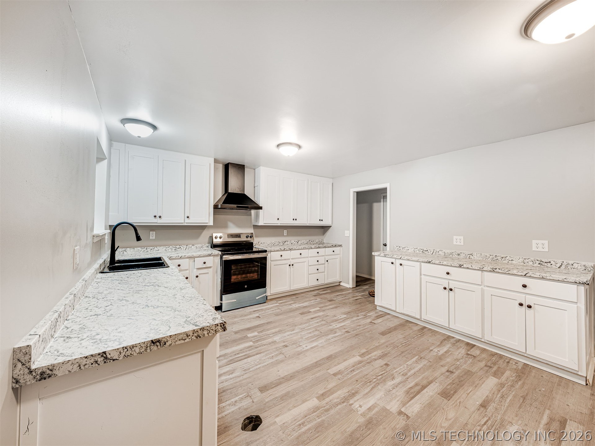 309 Capitol Street Property Photo 9