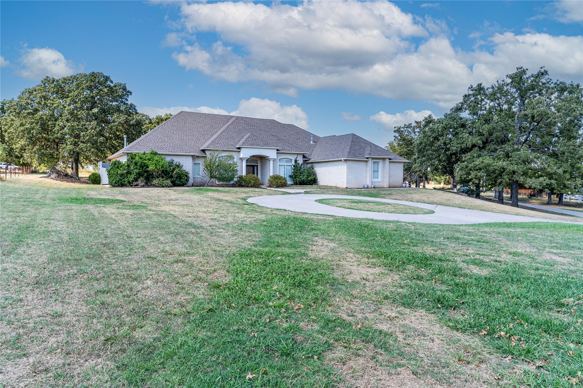 1301 Lou Allard Drive Property Photo 2