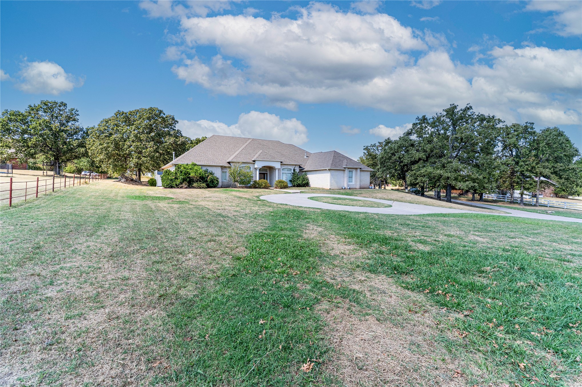 1301 Lou Allard Drive Property Photo 3