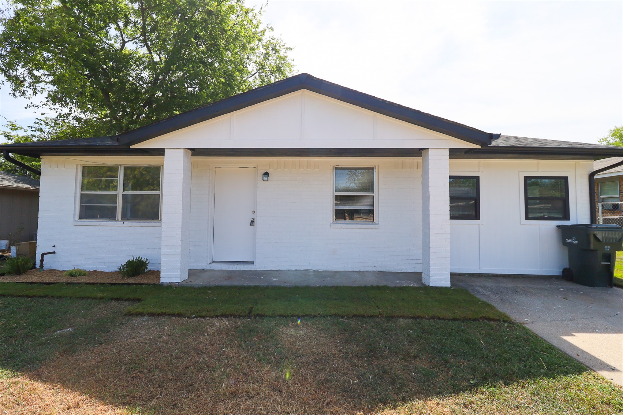 1007 W 9th Street Property Photo 4