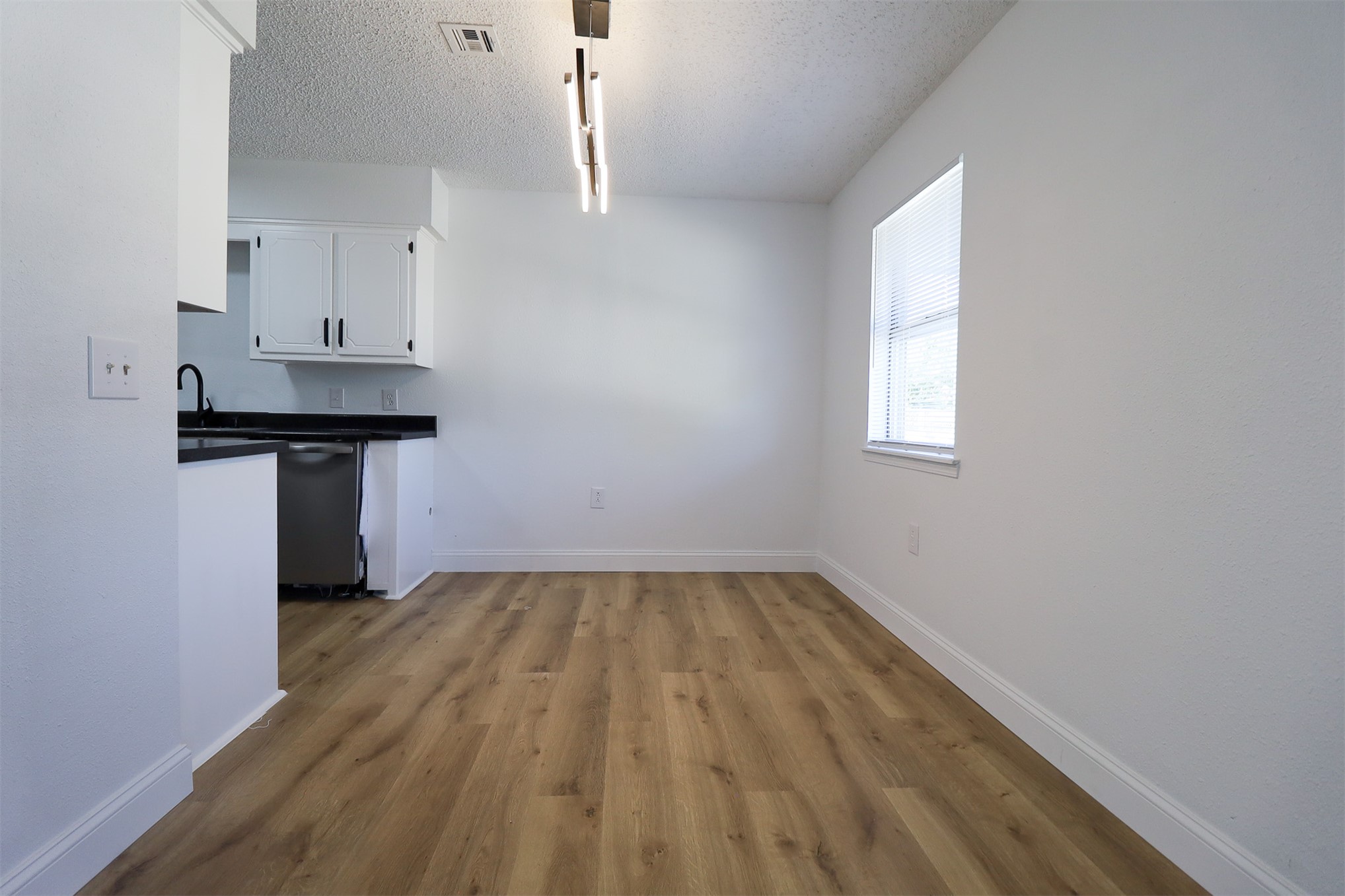 1007 W 9th Street Property Photo 8