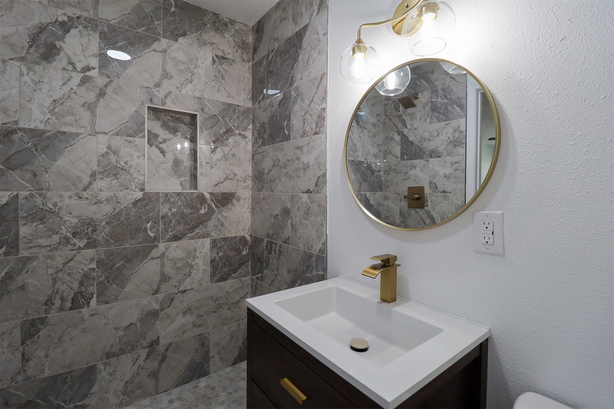 1007 W 9th Street Property Photo 18