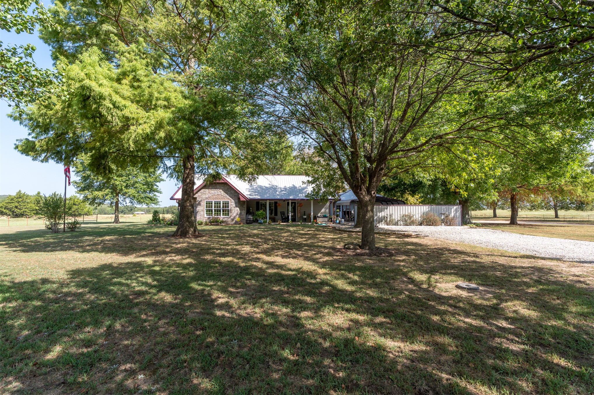 377038 E 1060 Property Photo 1