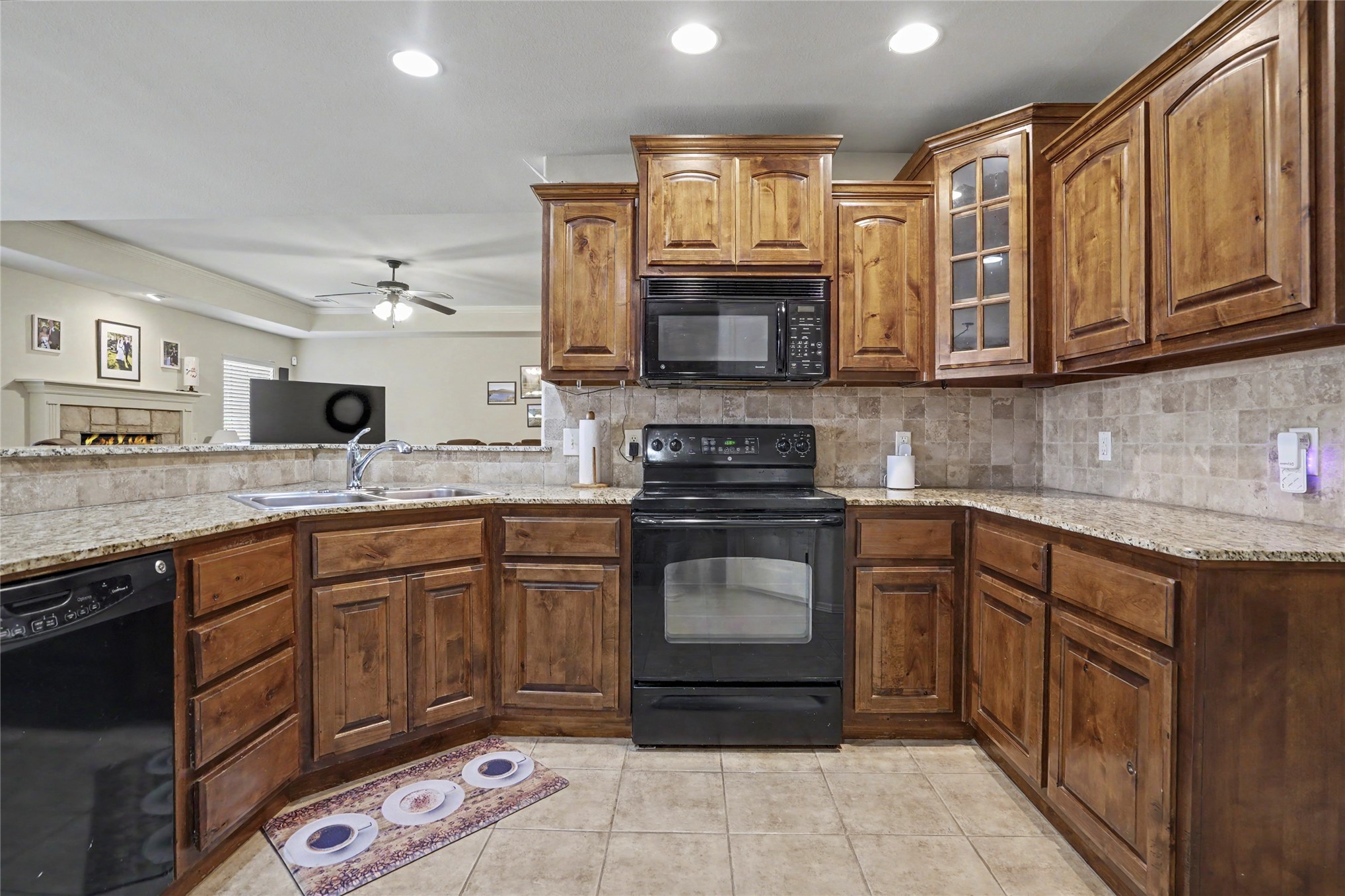 12528 S Date Street Property Photo 8