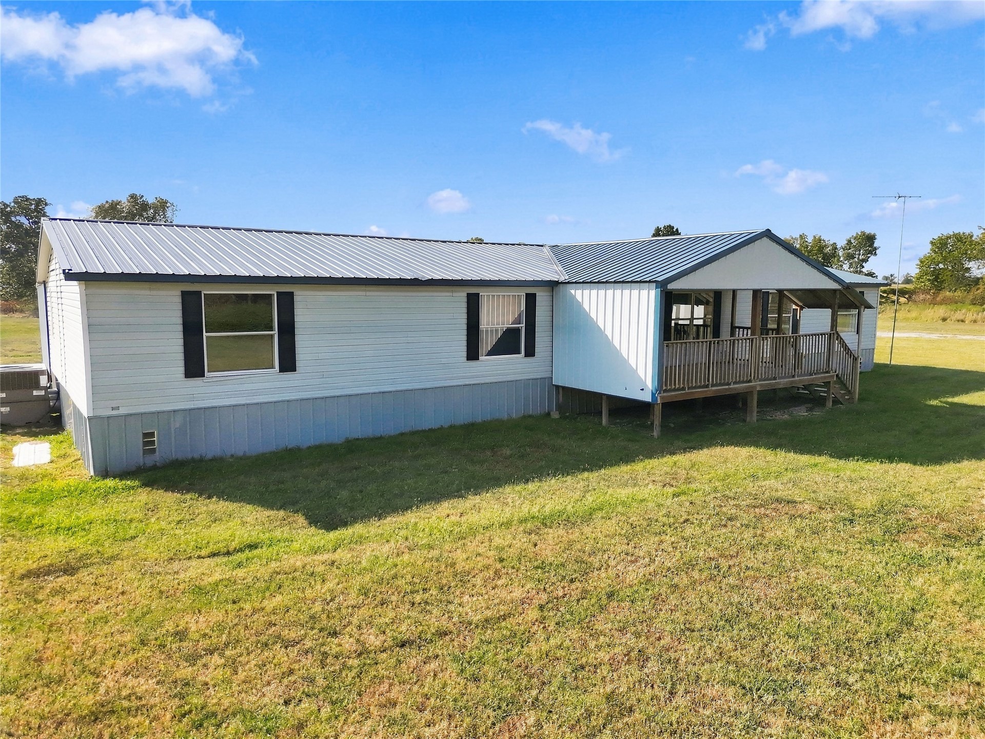 57047 S 550 Road Property Photo 2