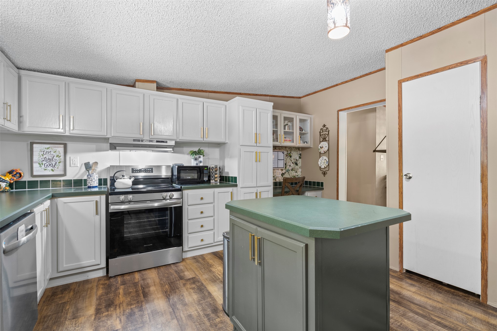1082 Boulder Circle Property Photo 12